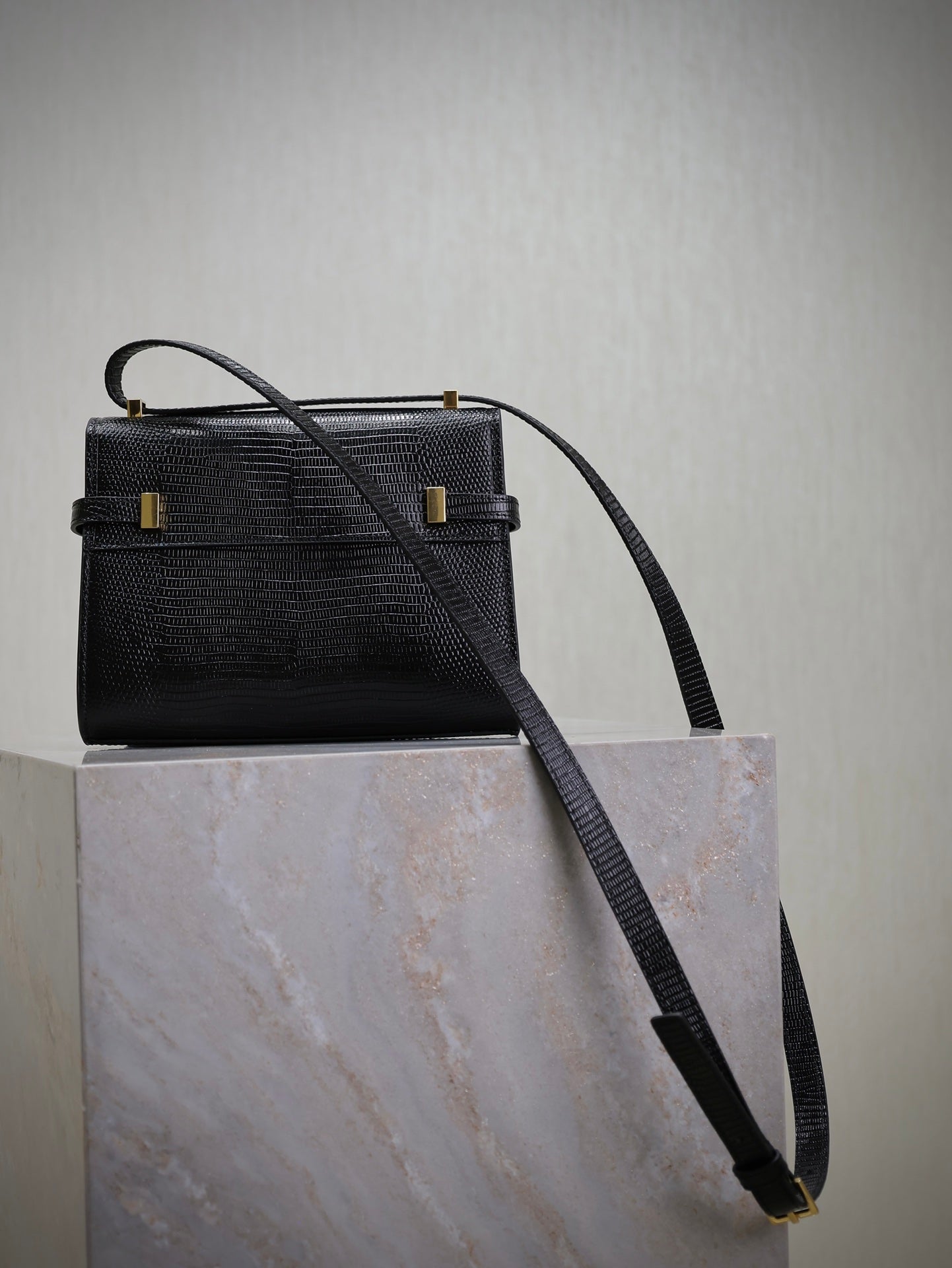 SAINT LAURENT YSL 25S MINI MANHATTAN 19 IN BLACK SHINY CROCODILE CALFSKIN GOLD HARDWARE