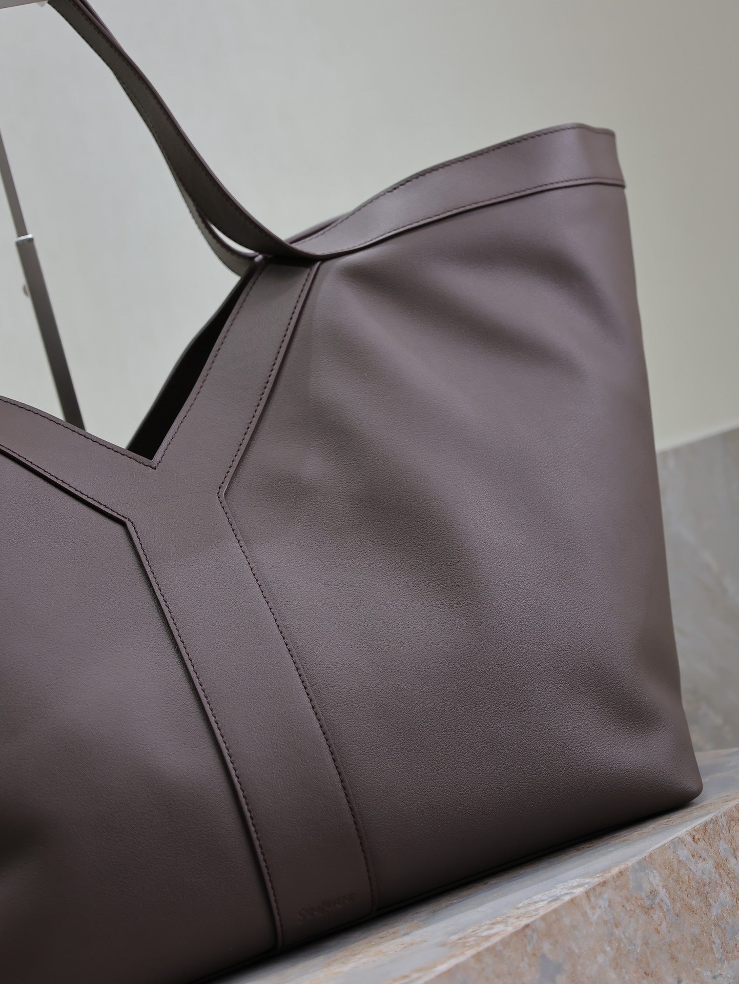 SAINT LAURENT YSL 25S Y TOTE 50 IN PURPLE BROWN CALFSKIN GOLD HARDWRE