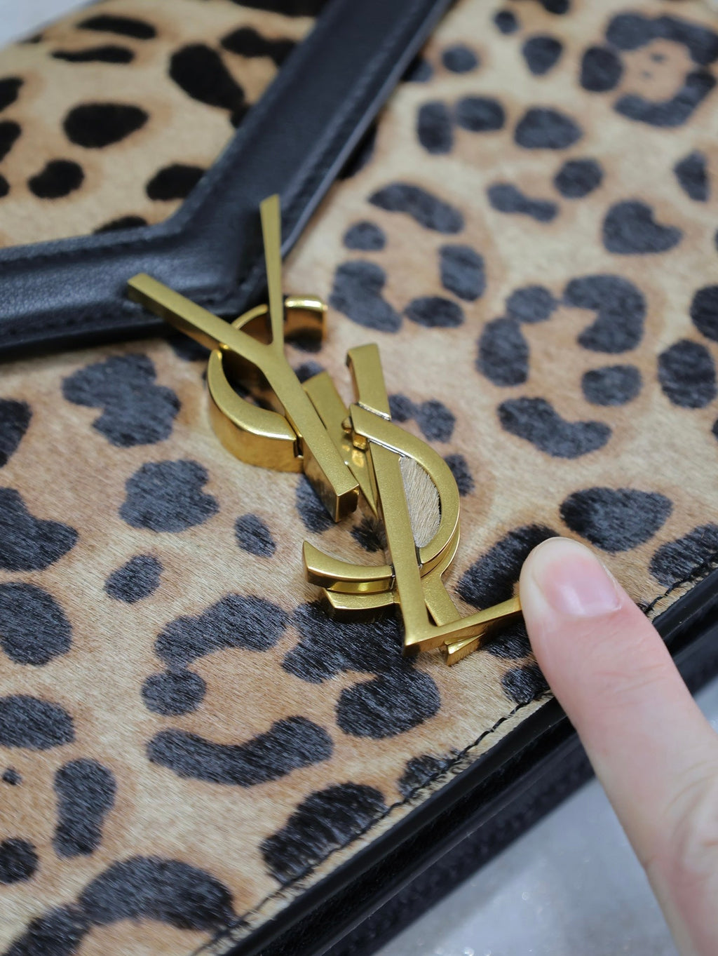 SAINT LAURENT CASSANDRA CHAIN BAG 22 IN LEOPARD PRINT CALFSKIN GOLD HARDWARE