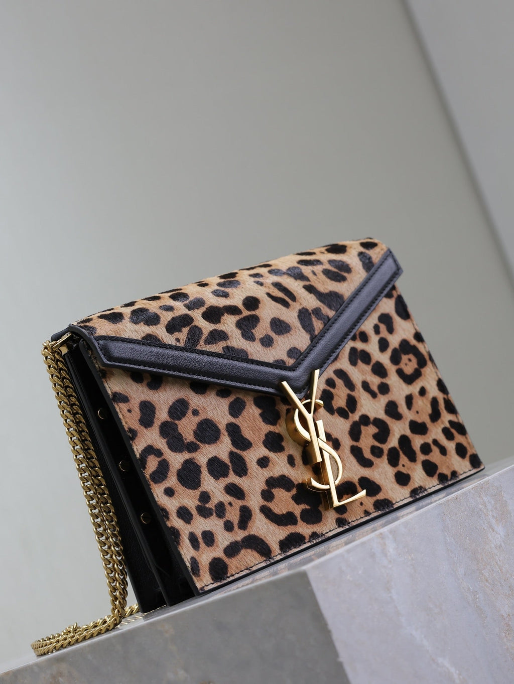 SAINT LAURENT CASSANDRA CHAIN BAG 22 IN LEOPARD PRINT CALFSKIN GOLD HARDWARE