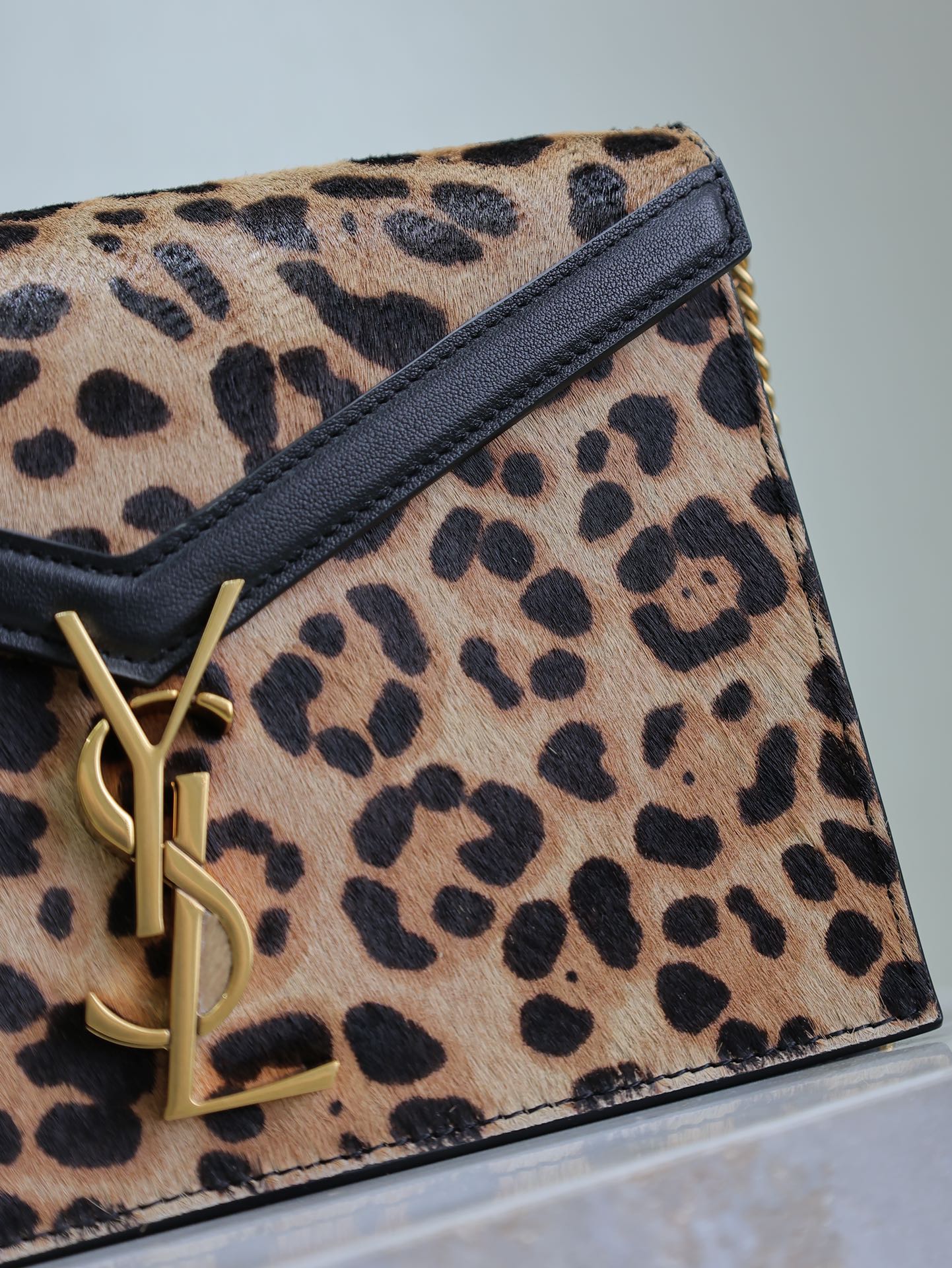 SAINT LAURENT CASSANDRA CHAIN BAG 22 IN LEOPARD PRINT CALFSKIN GOLD HARDWARE