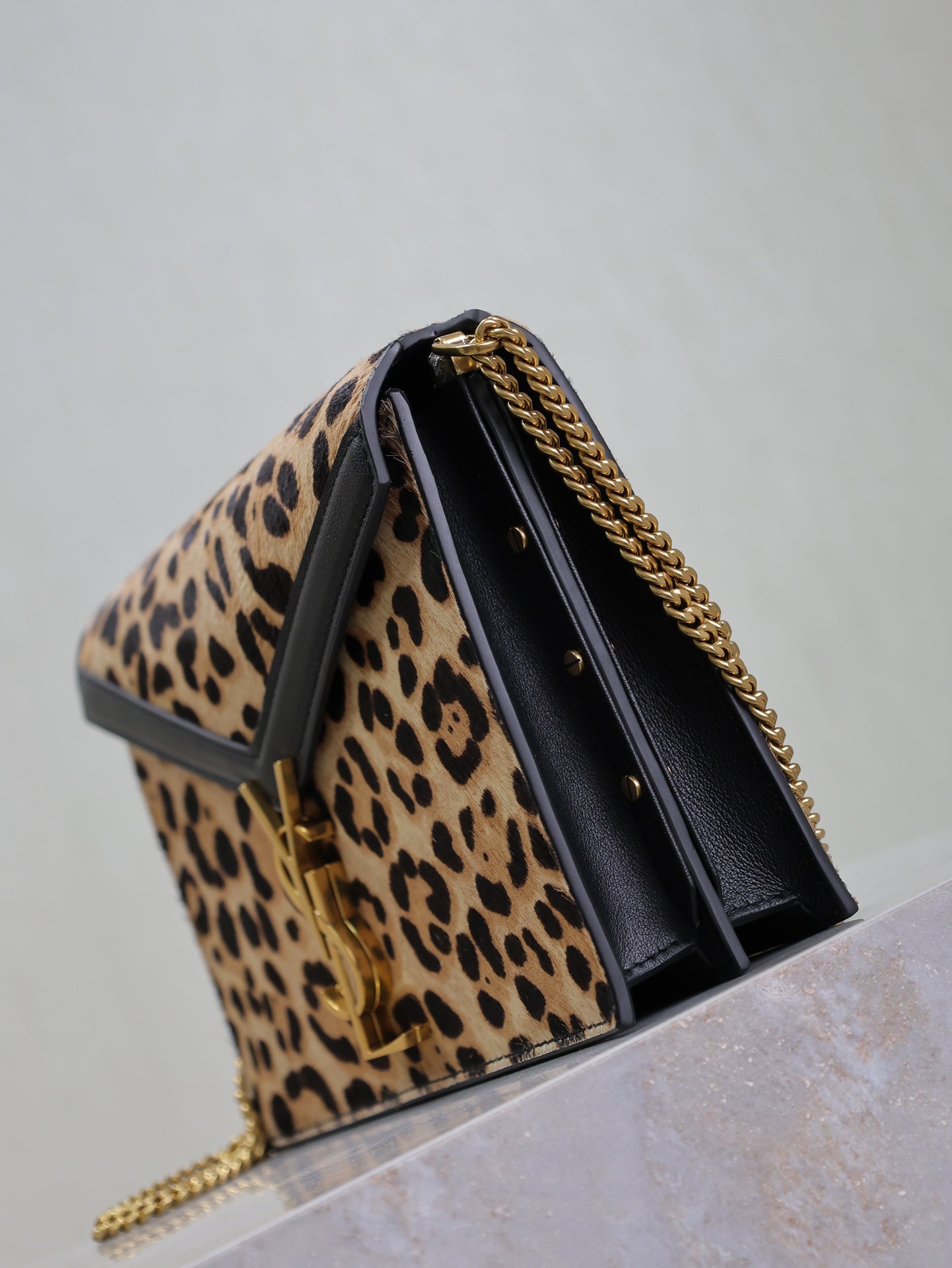 SAINT LAURENT CASSANDRA CHAIN BAG 22 IN LEOPARD PRINT CALFSKIN GOLD HARDWARE
