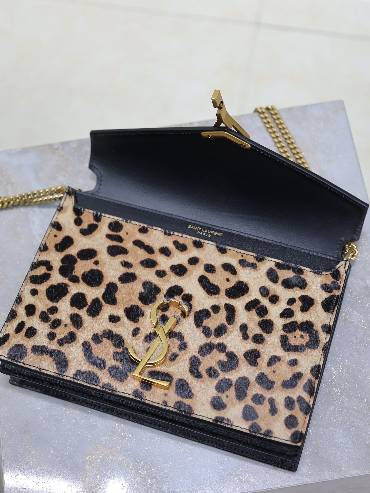SAINT LAURENT CASSANDRA CHAIN BAG 22 IN LEOPARD PRINT CALFSKIN GOLD HARDWARE