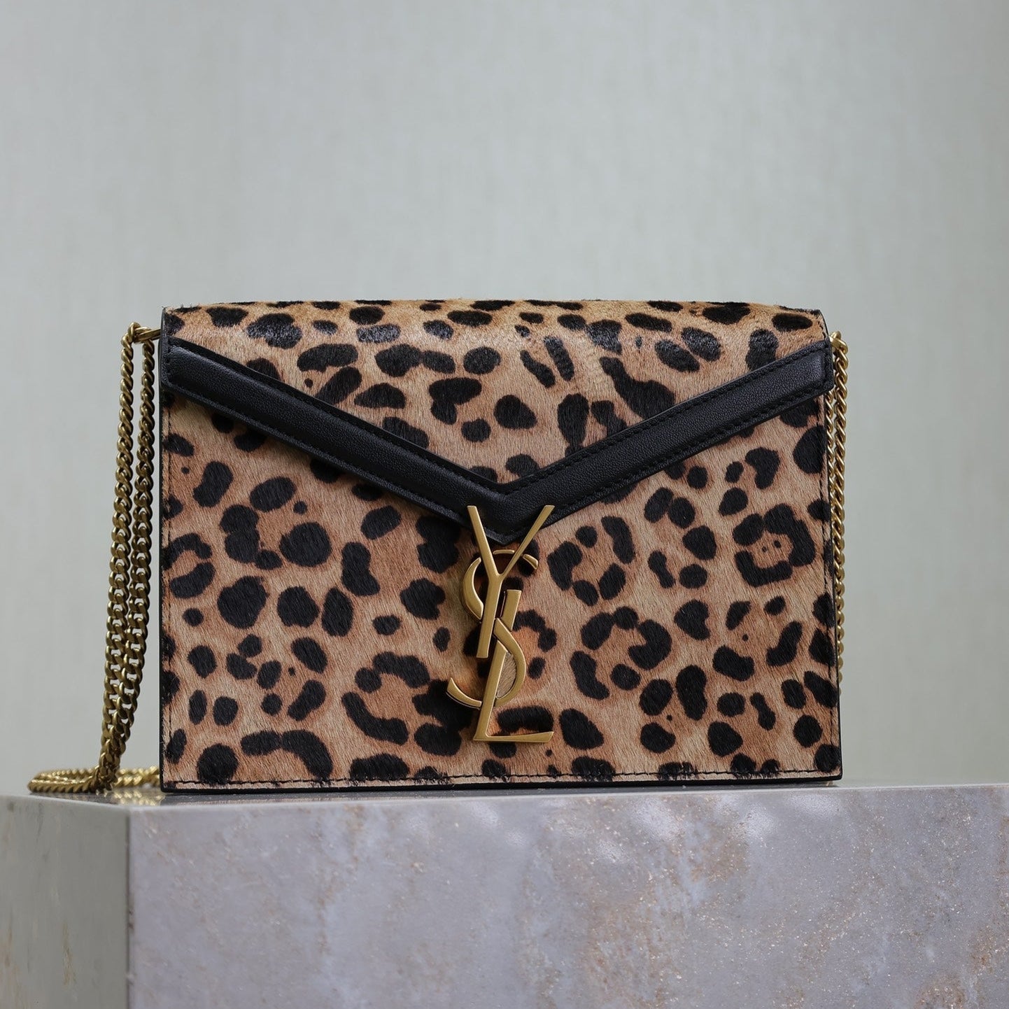 SAINT LAURENT CASSANDRA CHAIN BAG 22 IN LEOPARD PRINT CALFSKIN GOLD HARDWARE