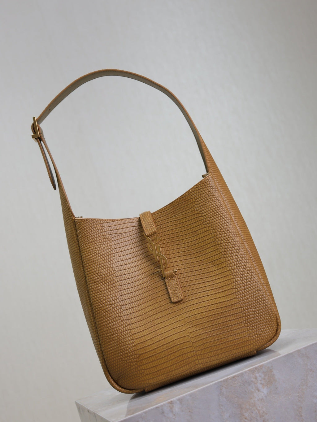 SAINT LAURENT LE 5 À 7 SMALL SUPPLE 23 IN CIDER BROWN LIZARD-EMBOSSED CALFSKIN