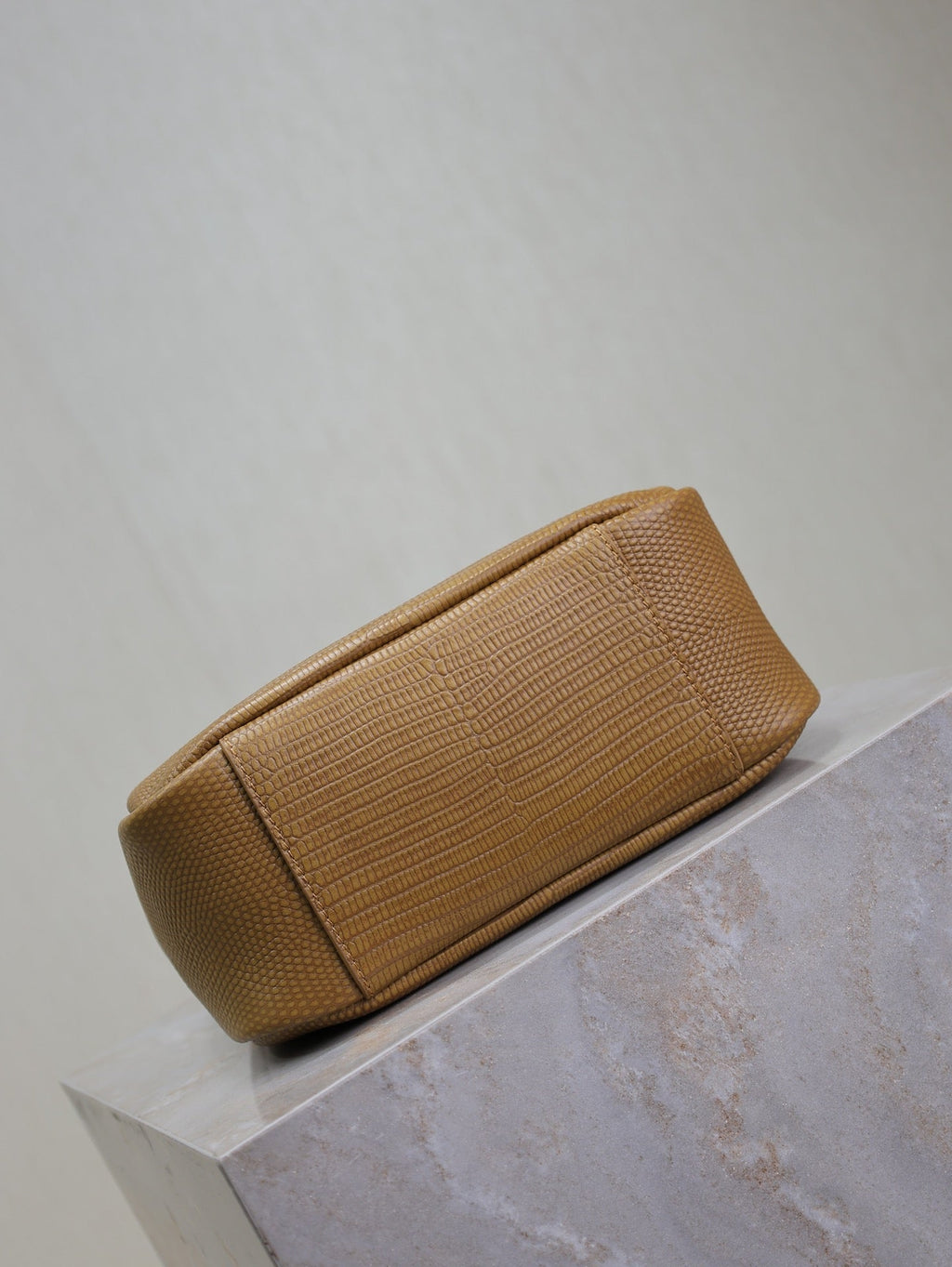 SAINT LAURENT LE 5 À 7 SMALL SUPPLE 23 IN CIDER BROWN LIZARD-EMBOSSED CALFSKIN