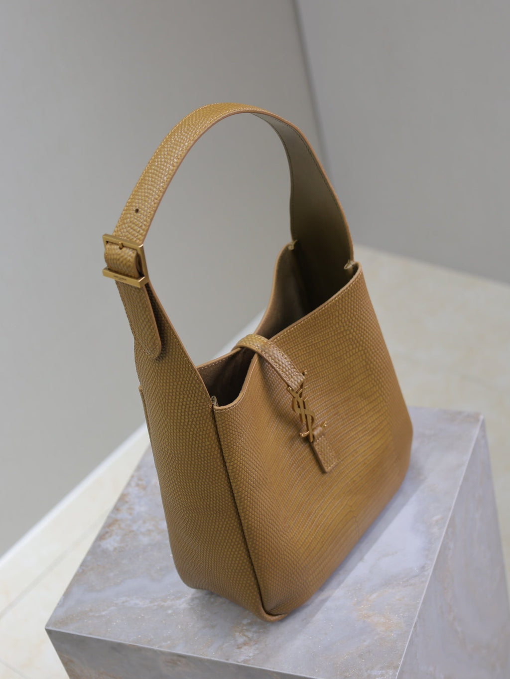SAINT LAURENT LE 5 À 7 SMALL SUPPLE 23 IN CIDER BROWN LIZARD-EMBOSSED CALFSKIN