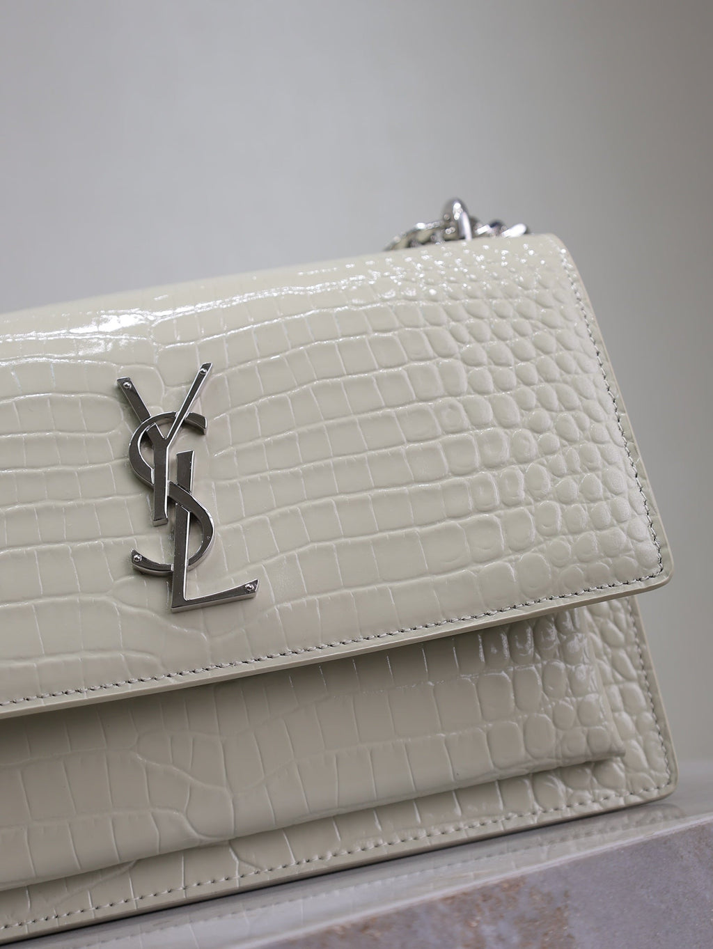 SAINT LAURENT YSL 25S SUNSET MEDIUM 22 IN IVORY CROCODILE-EMBOSSED SHINY CALFSKIN SILVER HARDWARE