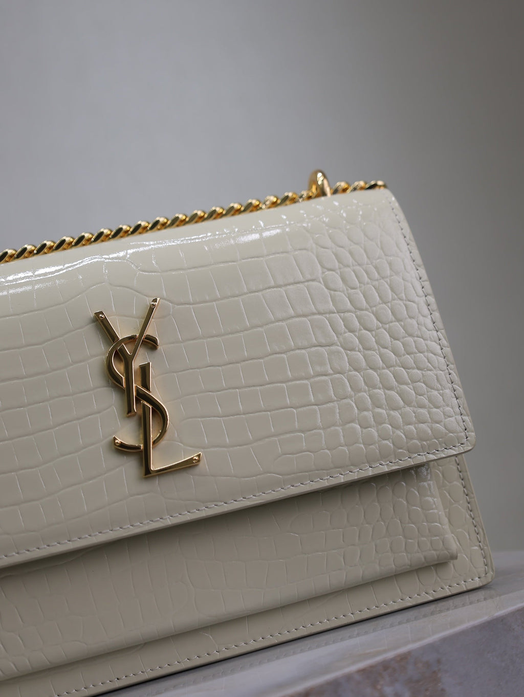 SAINT LAURENT YSL 25S SUNSET MEDIUM 22 IN IVORY CROCODILE-EMBOSSED SHINY CALFSKIN GOLD HARDWRE