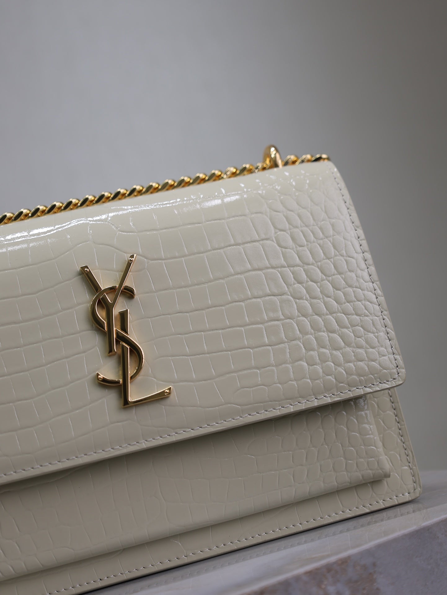 SAINT LAURENT YSL 25S SUNSET MEDIUM 22 IN IVORY CROCODILE-EMBOSSED SHINY CALFSKIN GOLD HARDWRE