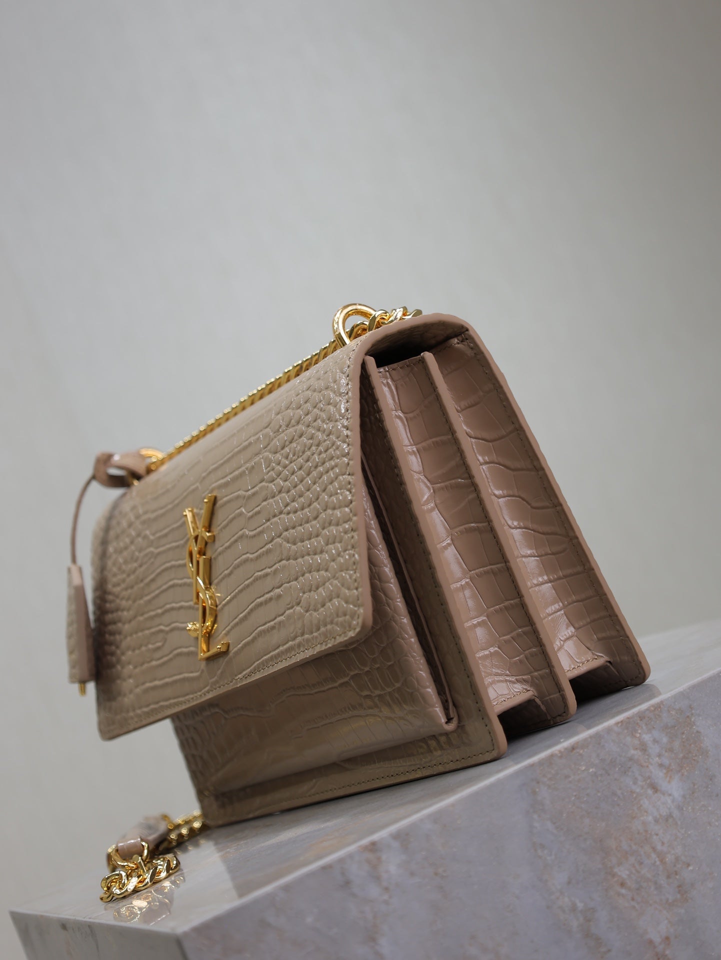 SAINT LAURENT YSL 25S SUNSET MEDIUM 22 IN NUDE CROCODILE-EMBOSSED SHINY CALFSKIN GOLD HARDWRE