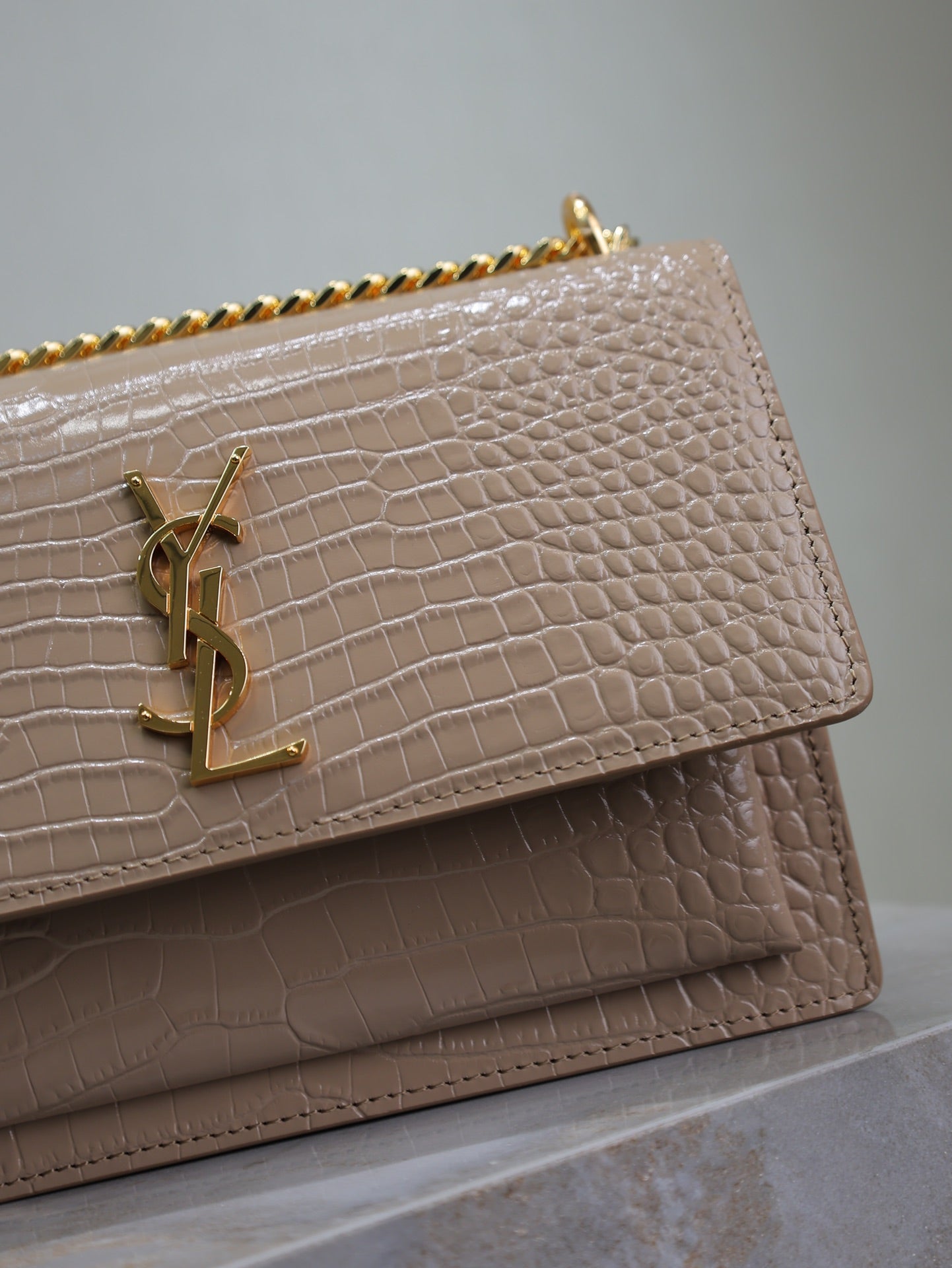 SAINT LAURENT YSL 25S SUNSET MEDIUM 22 IN NUDE CROCODILE-EMBOSSED SHINY CALFSKIN GOLD HARDWRE