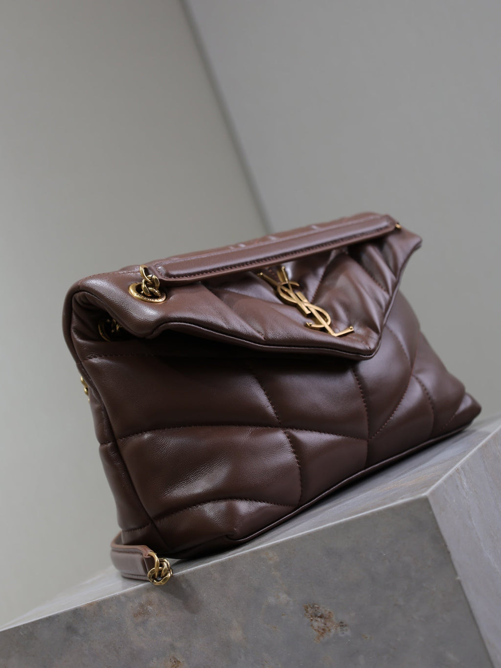 SAINT LAURENT YSL 25S LOULOU PUFFER MM 29 IN DARK BROWN CALFSKIN GOLD HARDWARE