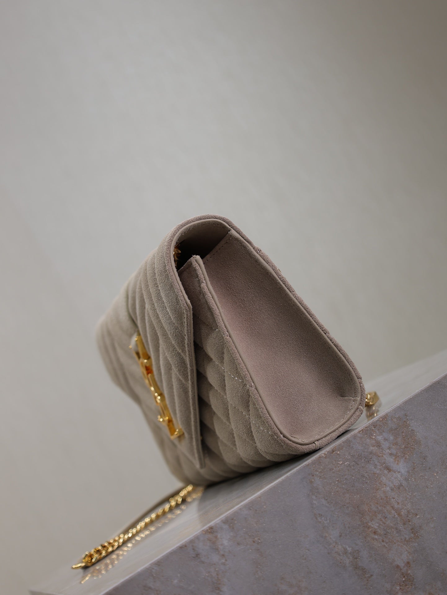 SAINT LAURENT ENVELOPE SMALL CHAIN BAG 22 IN BEIGE SUEDE GOLD HARDWARE