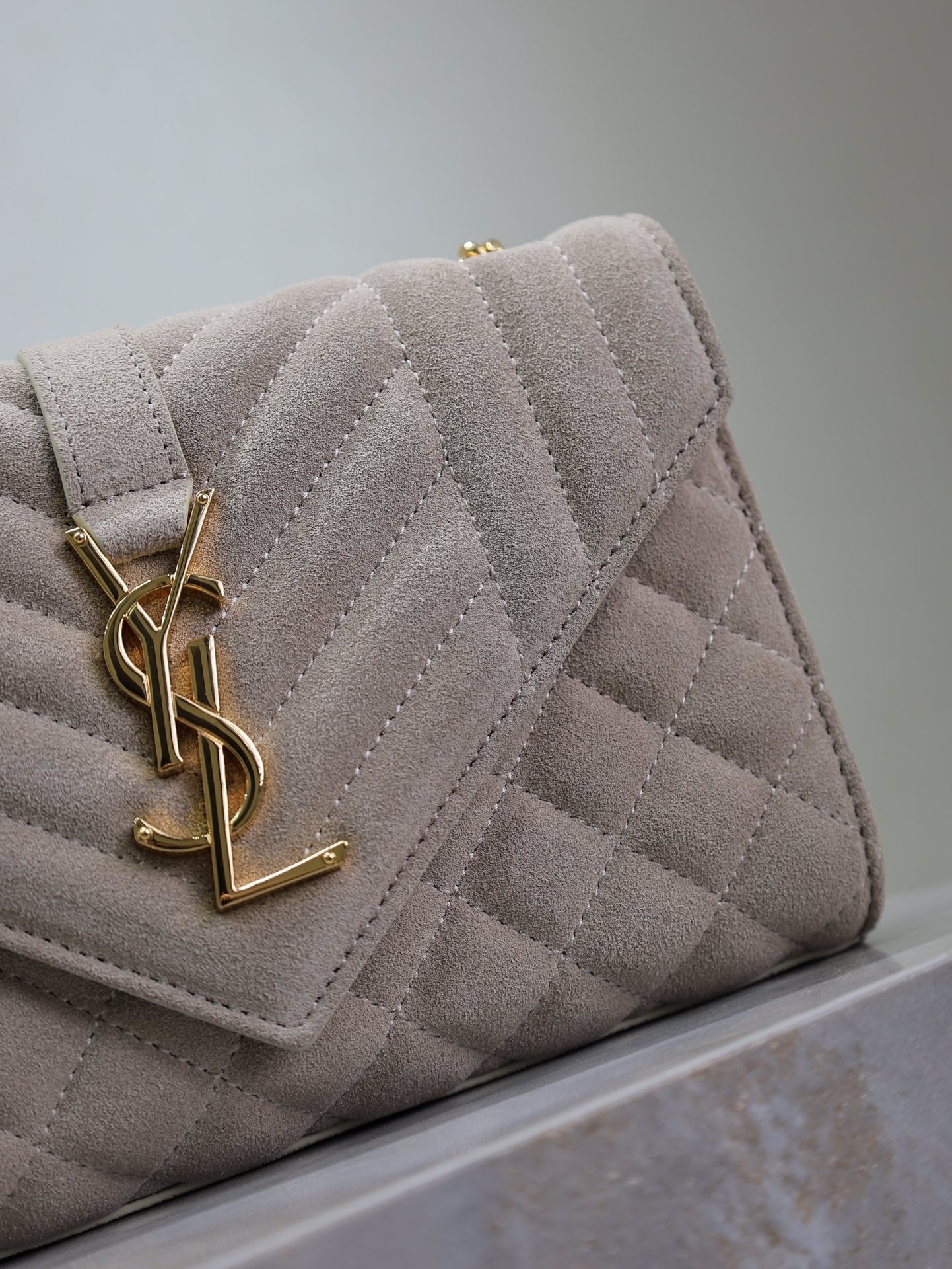 SAINT LAURENT ENVELOPE SMALL CHAIN BAG 22 IN BEIGE SUEDE GOLD HARDWARE