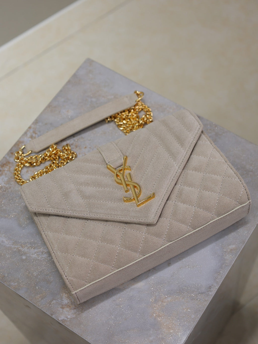 SAINT LAURENT ENVELOPE SMALL CHAIN BAG 22 IN BEIGE SUEDE GOLD HARDWARE