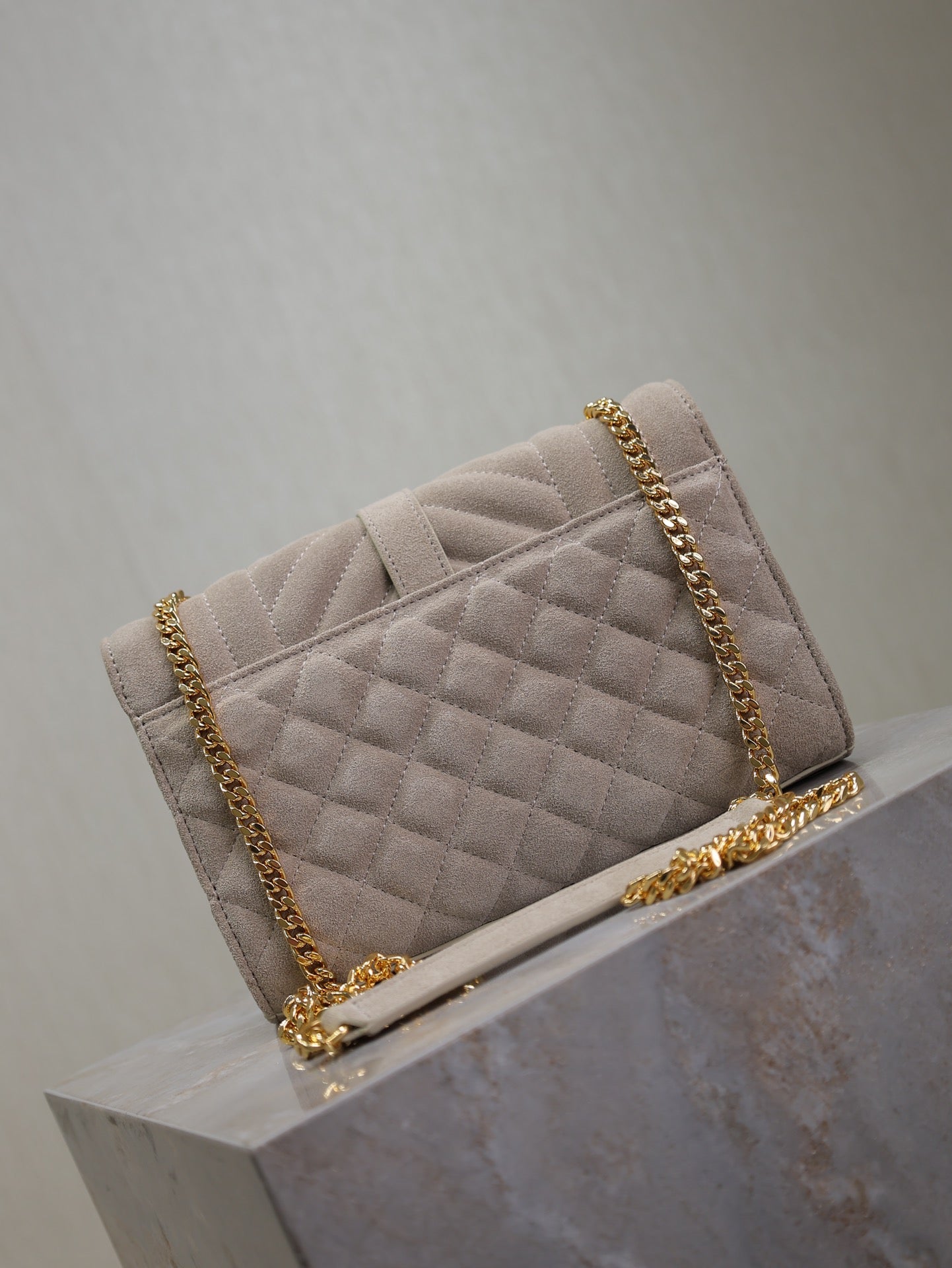 SAINT LAURENT ENVELOPE SMALL CHAIN BAG 22 IN BEIGE SUEDE GOLD HARDWARE