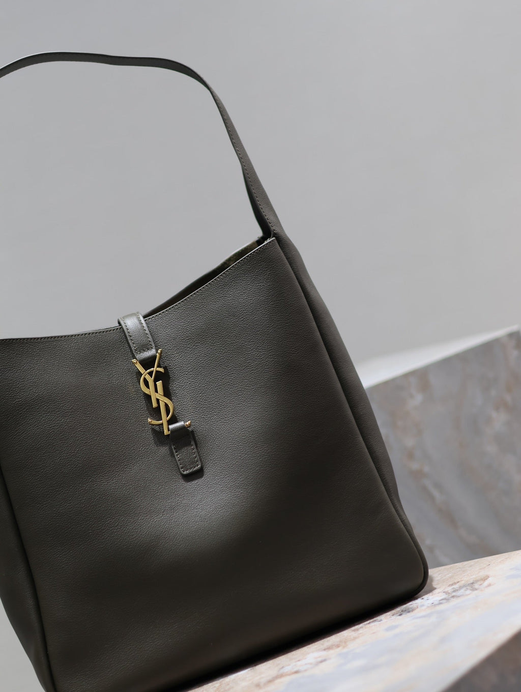 SAINT LAURENT LE 5 À 7 LARGE BAG 31 IN KHAKI GREEN LAMBSKIN