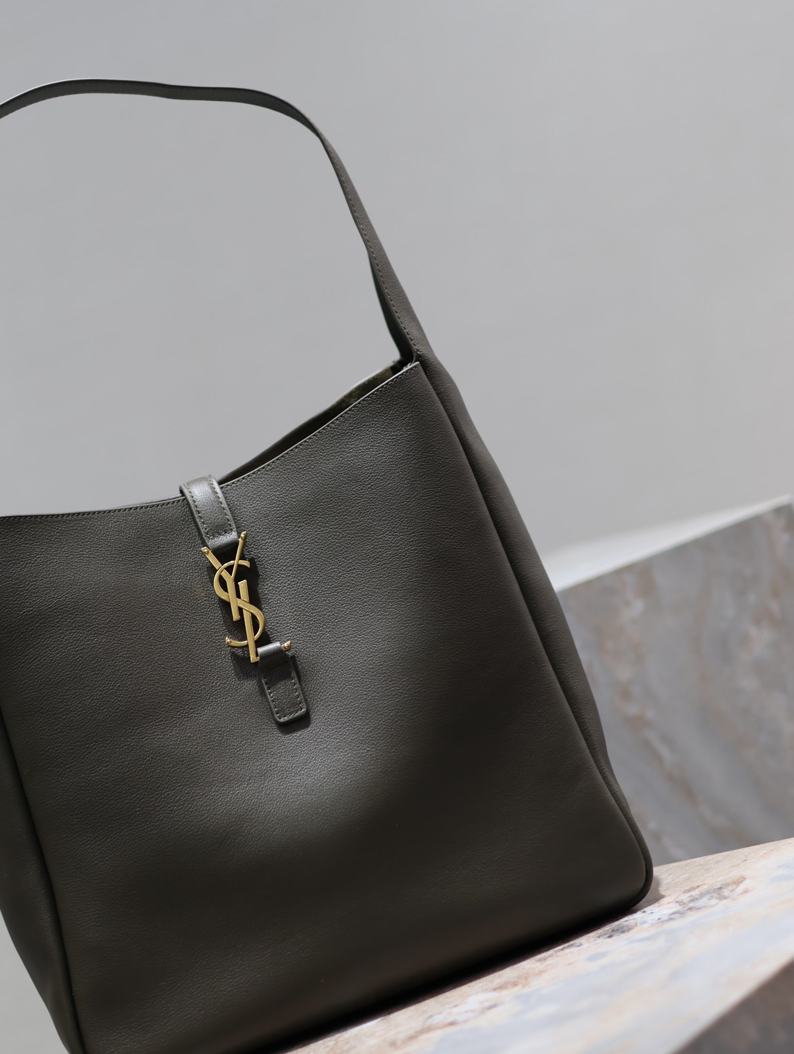 SAINT LAURENT LE 5 À 7 LARGE BAG 31 IN KHAKI GREEN LAMBSKIN