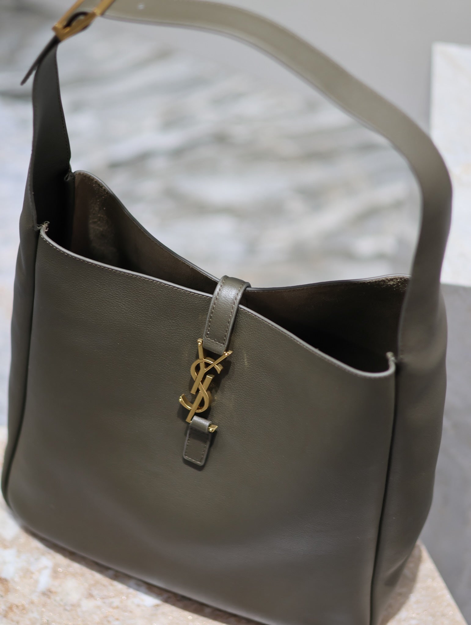 SAINT LAURENT LE 5 À 7 LARGE BAG 31 IN KHAKI GREEN LAMBSKIN