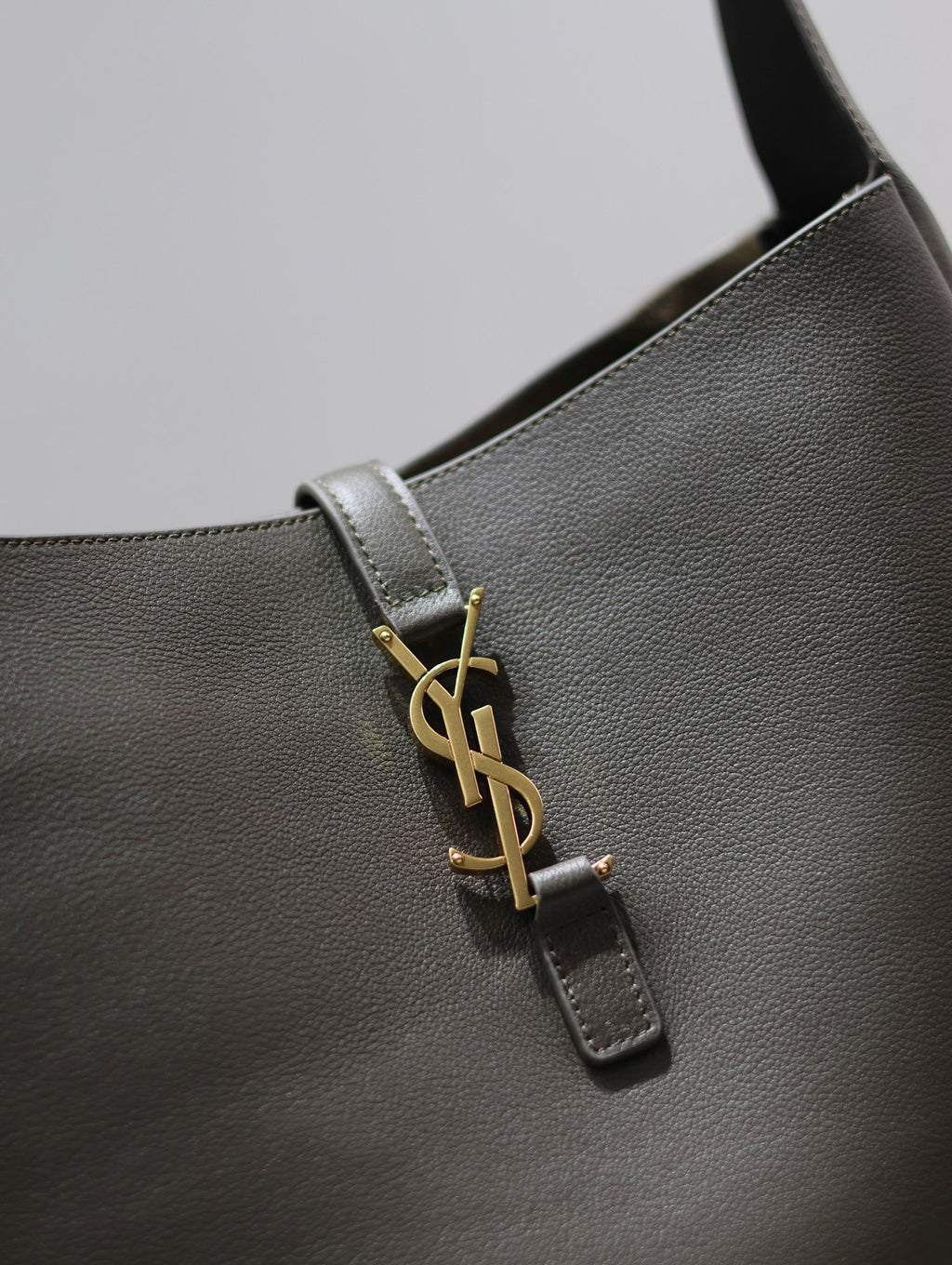 SAINT LAURENT LE 5 À 7 LARGE BAG 31 IN KHAKI GREEN LAMBSKIN