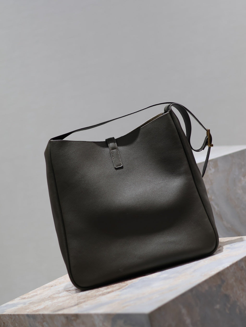 SAINT LAURENT LE 5 À 7 LARGE BAG 31 IN KHAKI GREEN LAMBSKIN