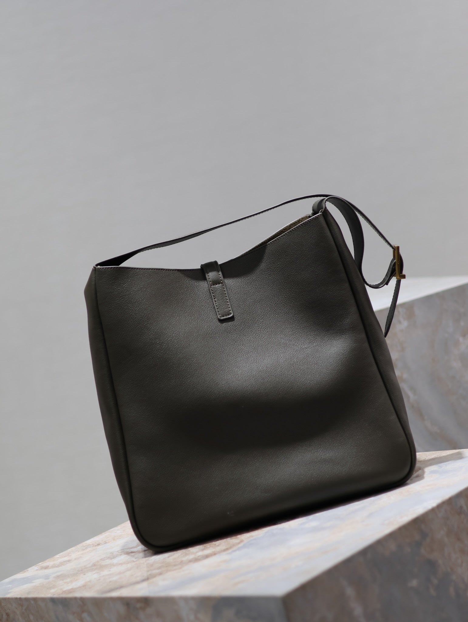 SAINT LAURENT LE 5 À 7 LARGE BAG 31 IN KHAKI GREEN LAMBSKIN