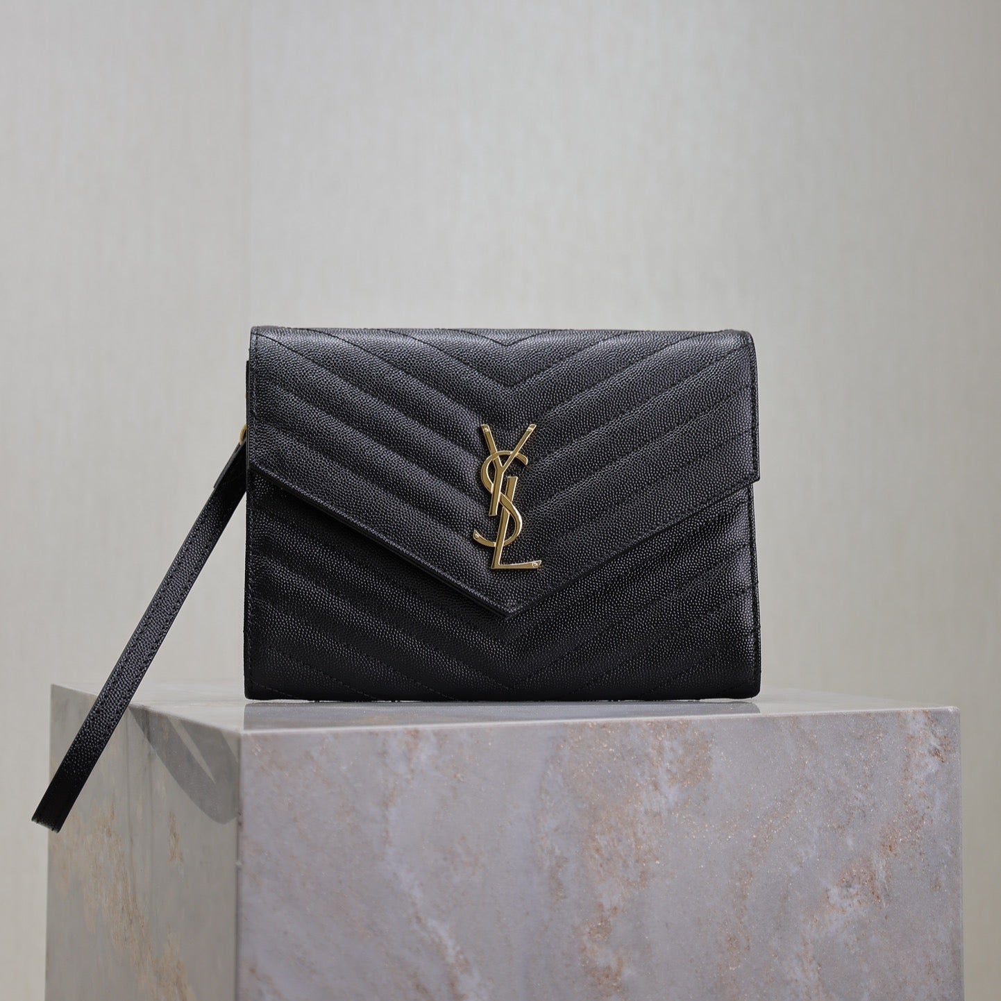 SAINT LAURENT CASSANDRE CLUTCH 21 IN BLACK LAMBSKIN GOLD HARDWARE