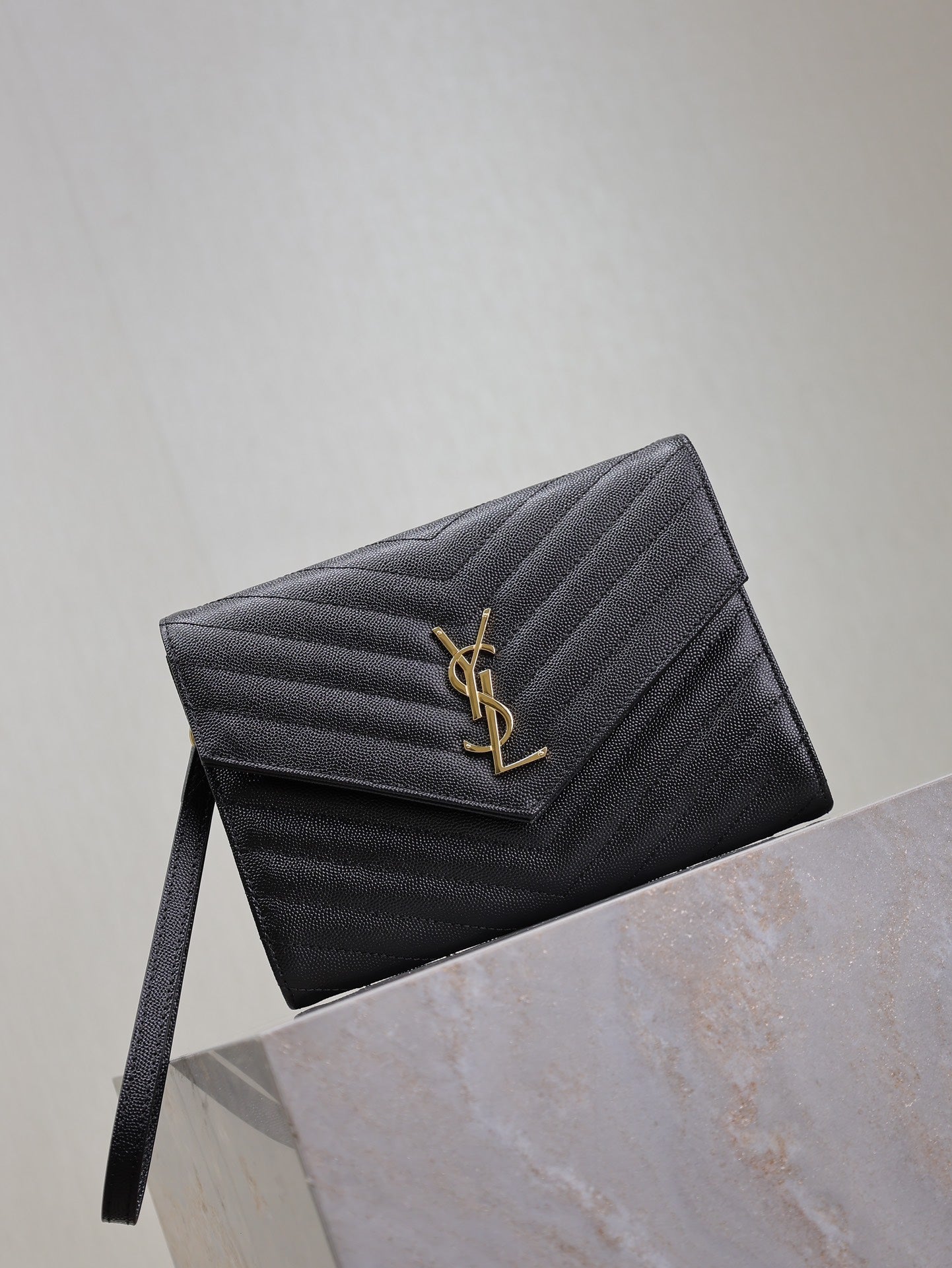 SAINT LAURENT CASSANDRE CLUTCH 21 IN BLACK LAMBSKIN GOLD HARDWARE