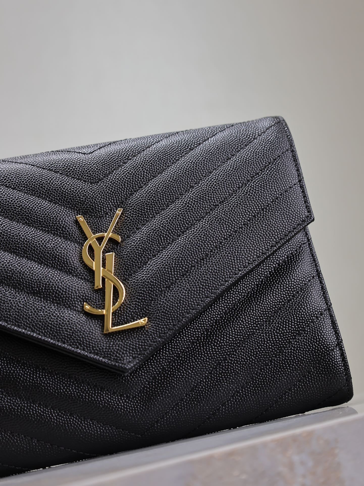 SAINT LAURENT CASSANDRE CLUTCH 21 IN BLACK LAMBSKIN GOLD HARDWARE