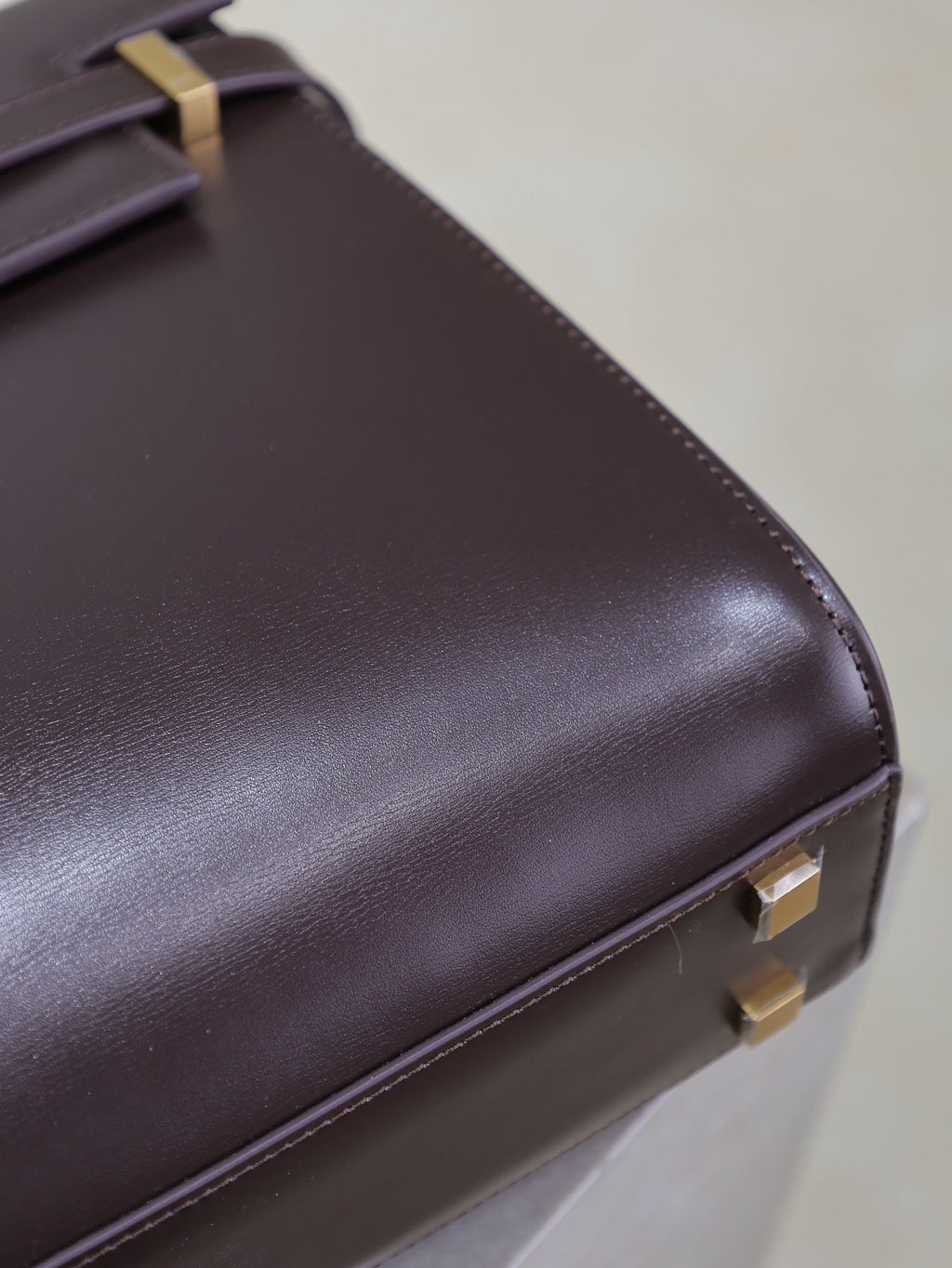 SAINT LAURENT MANHATTAN TOP HANDLE BAG 32 IN BRUNETTE BROWN CALFSKIN