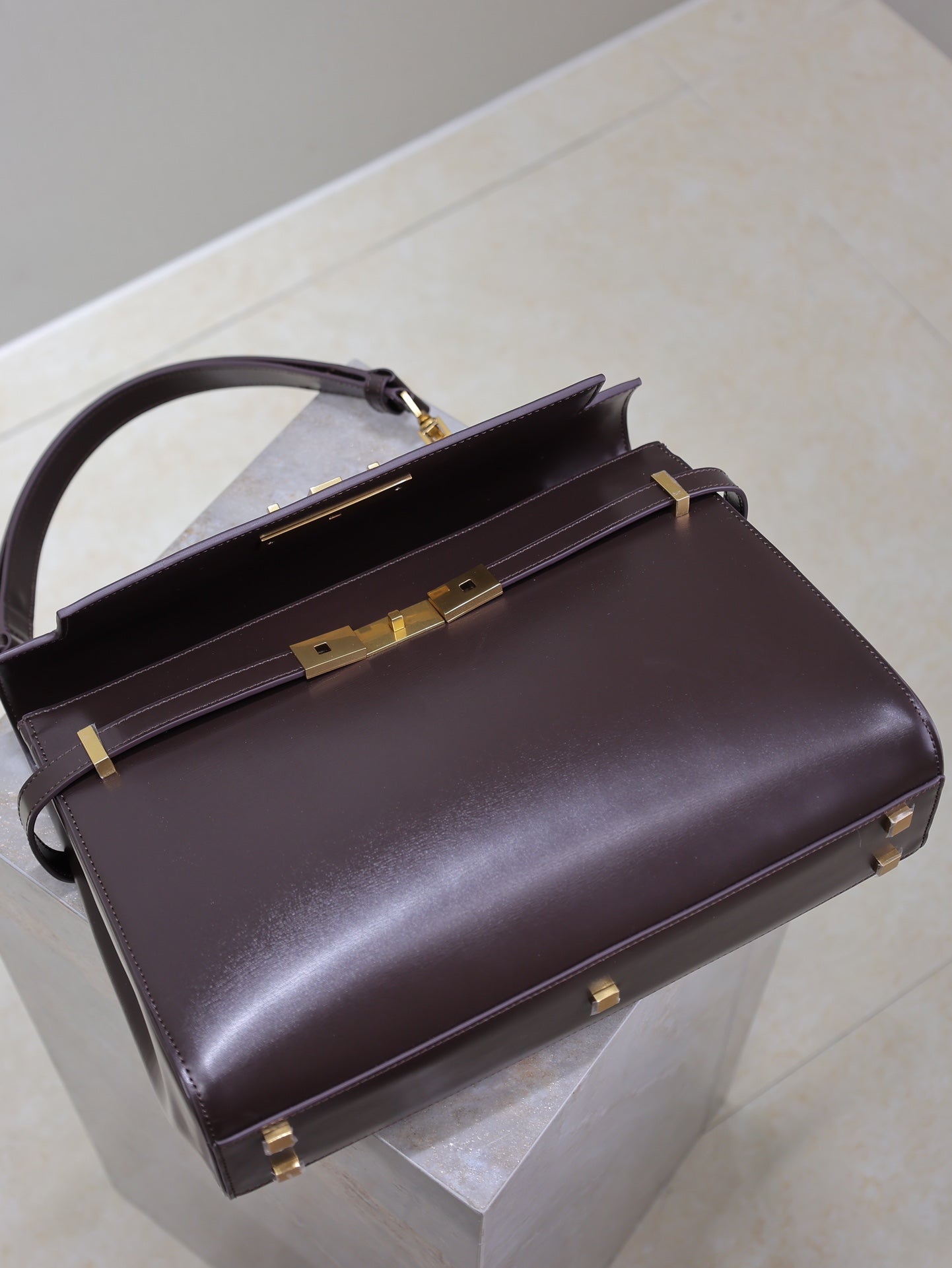 SAINT LAURENT MANHATTAN TOP HANDLE BAG 32 IN BRUNETTE BROWN CALFSKIN