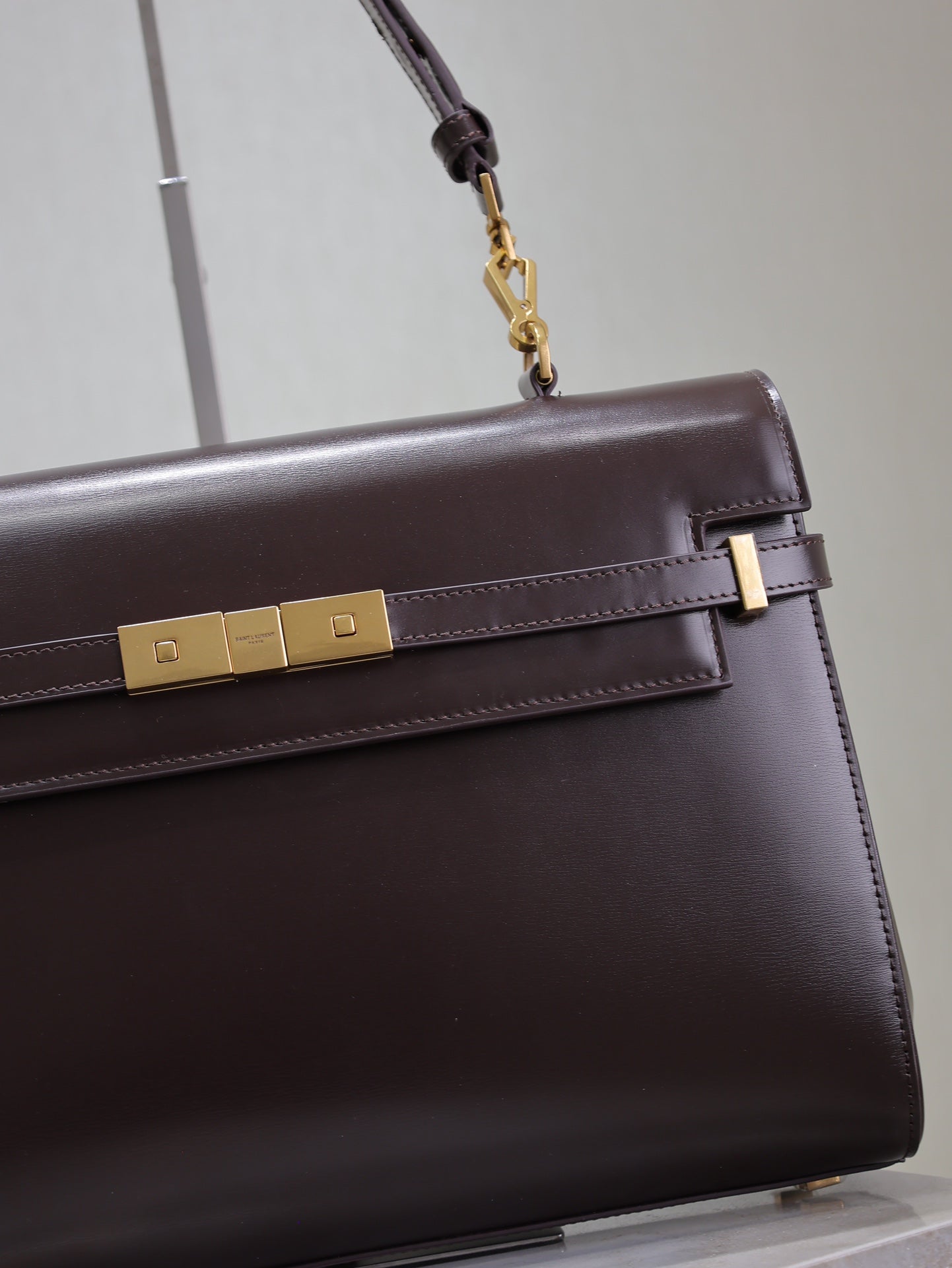 SAINT LAURENT MANHATTAN TOP HANDLE BAG 32 IN BRUNETTE BROWN CALFSKIN
