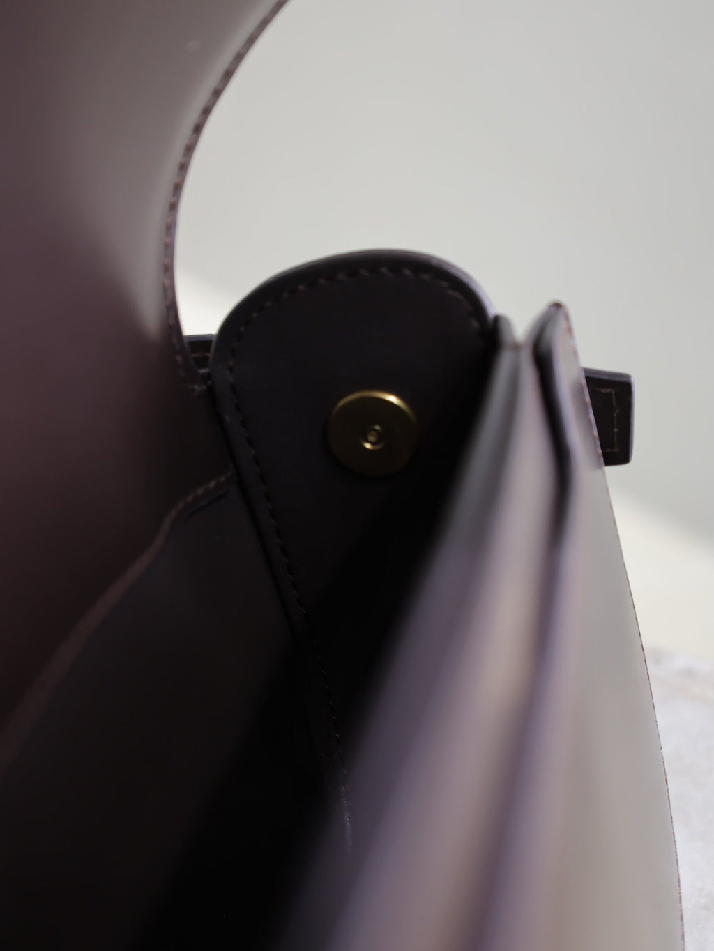 SAINT LAURENT VOLTAIRE 24 IN BRUNETTE BROWN CALFSKIN
