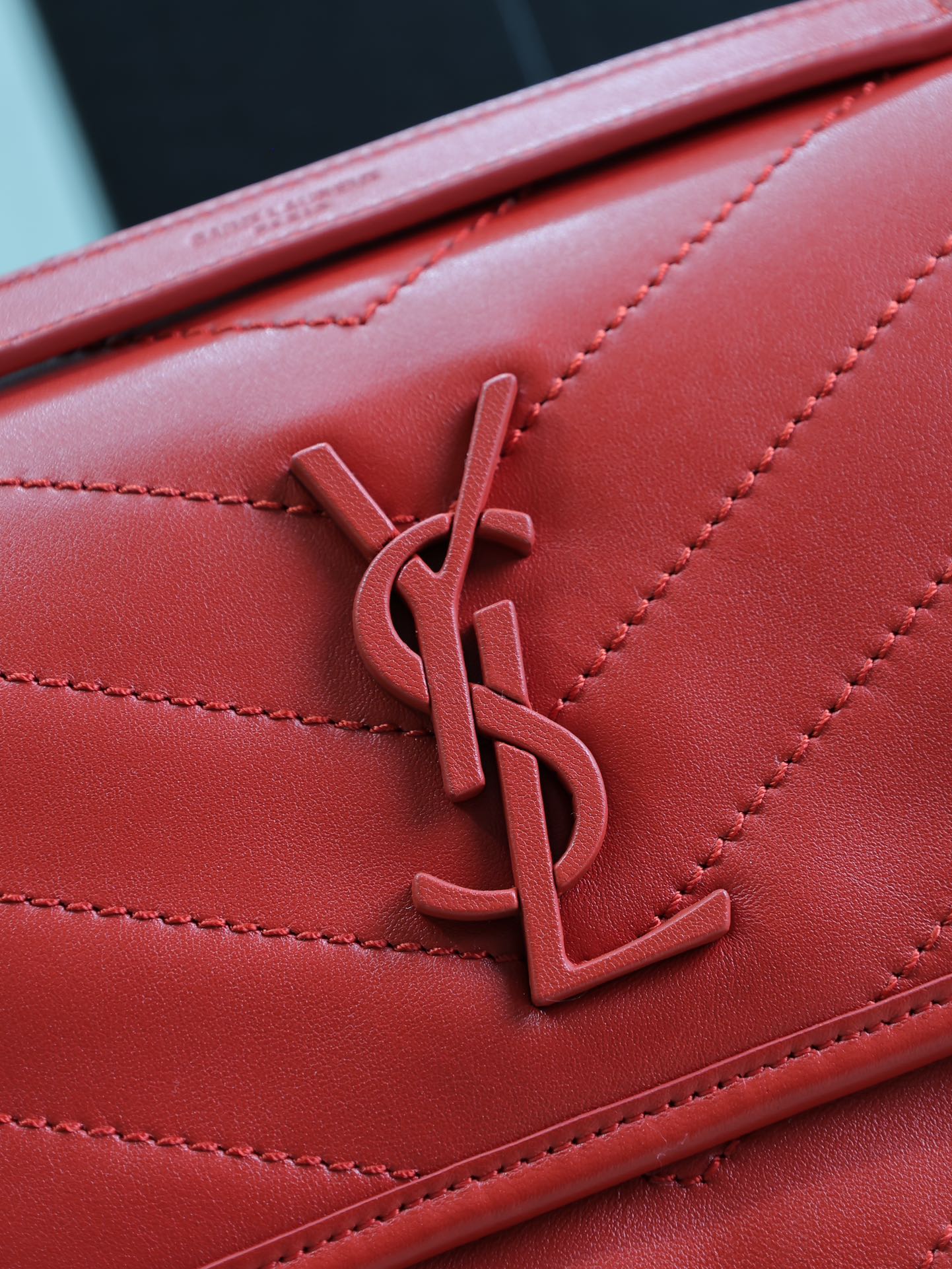 SAINT LAURENT NIKI MEDIUM 28 IN CLASSIC RED LAMBSKIN GOLD HARDWARE