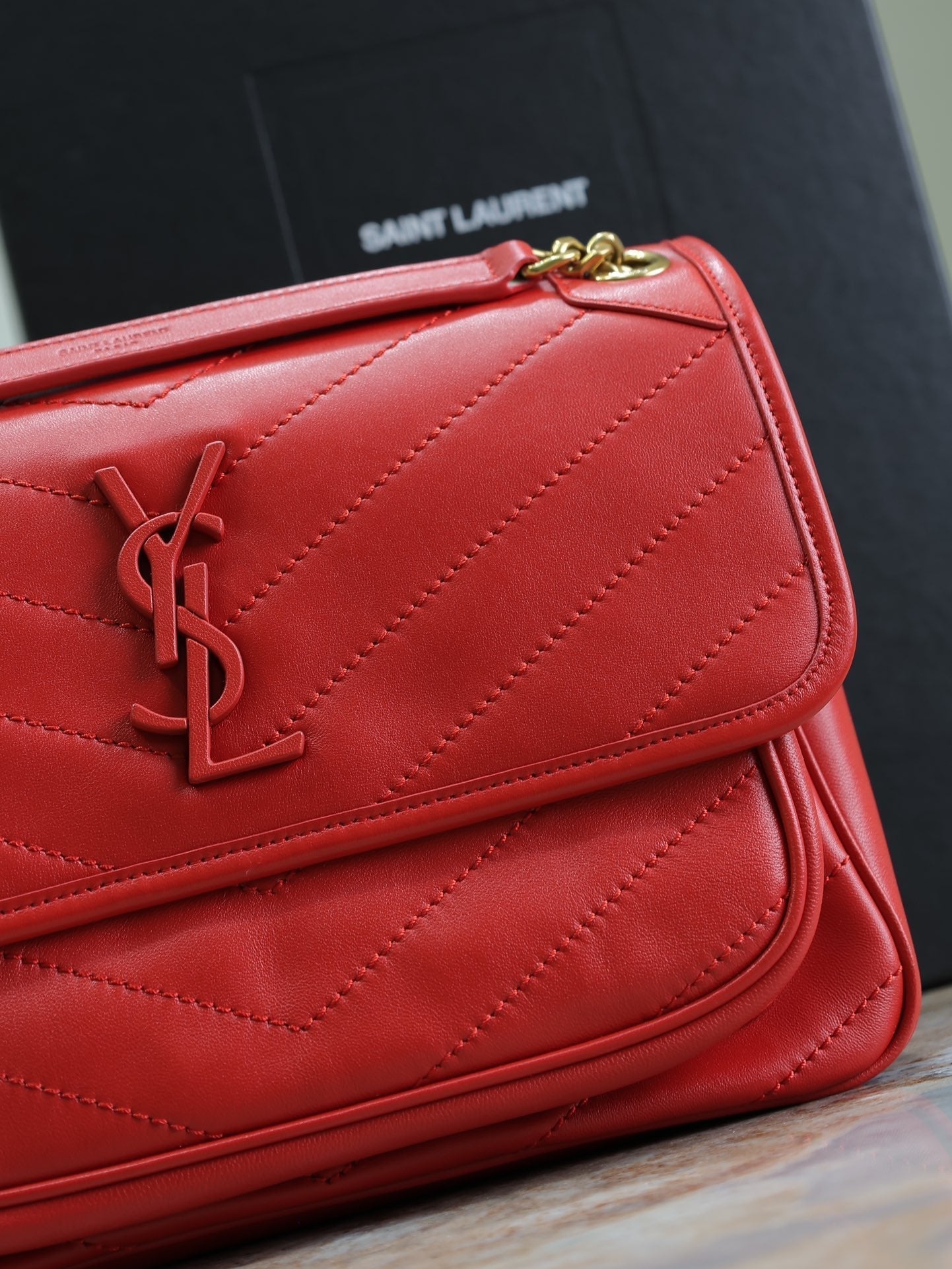 SAINT LAURENT NIKI MEDIUM 28 IN CLASSIC RED LAMBSKIN GOLD HARDWARE