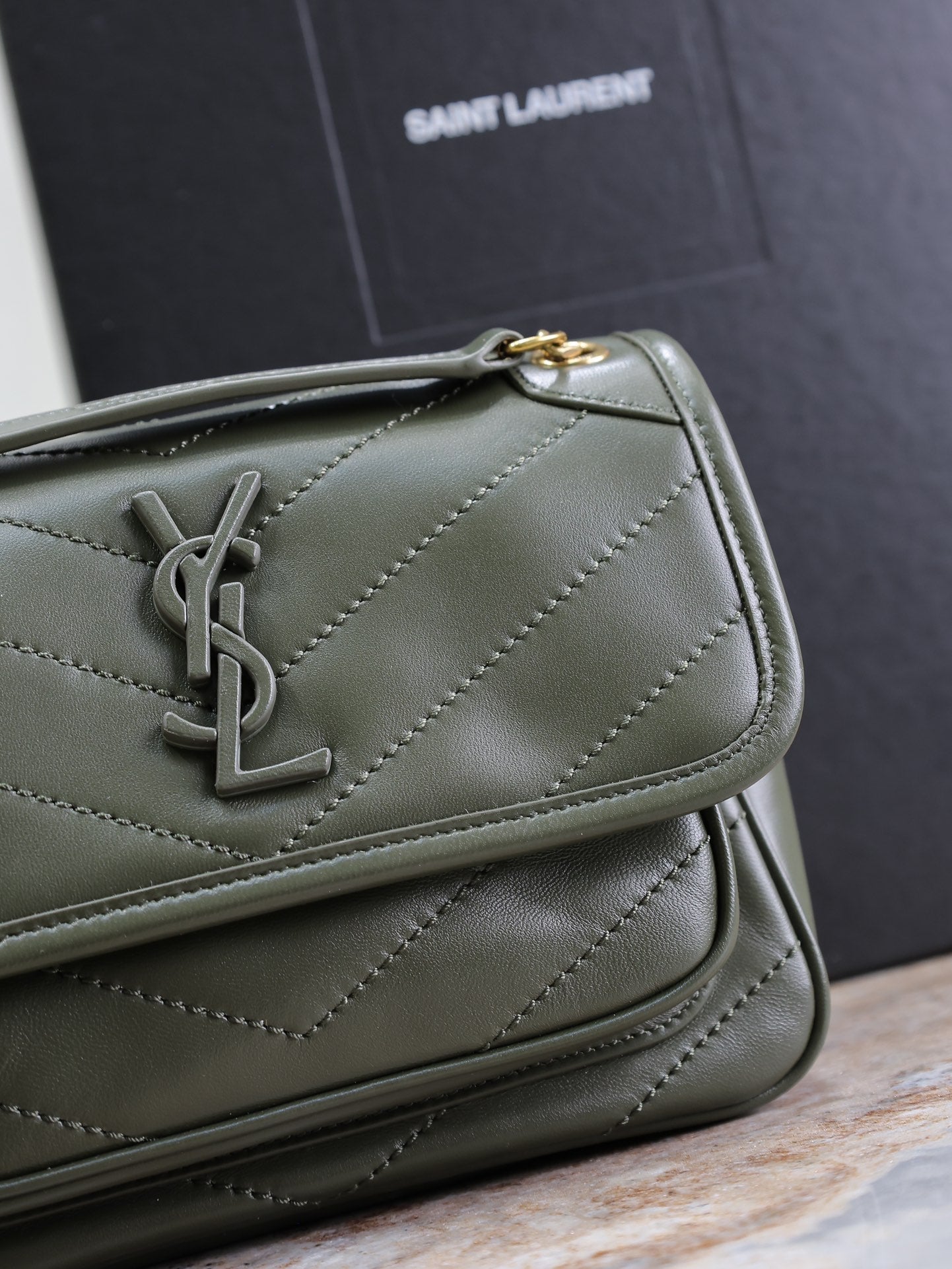 SAINT LAURENT NIKI BABY 22 IN UNIFORM GREEN LAMBSKIN GOLD CHAIN