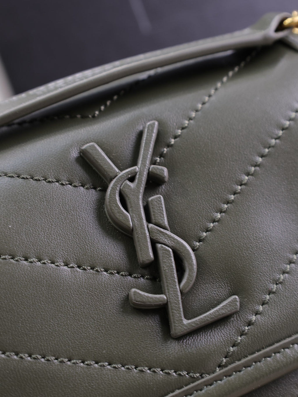 SAINT LAURENT NIKI BABY 22 IN UNIFORM GREEN LAMBSKIN GOLD CHAIN
