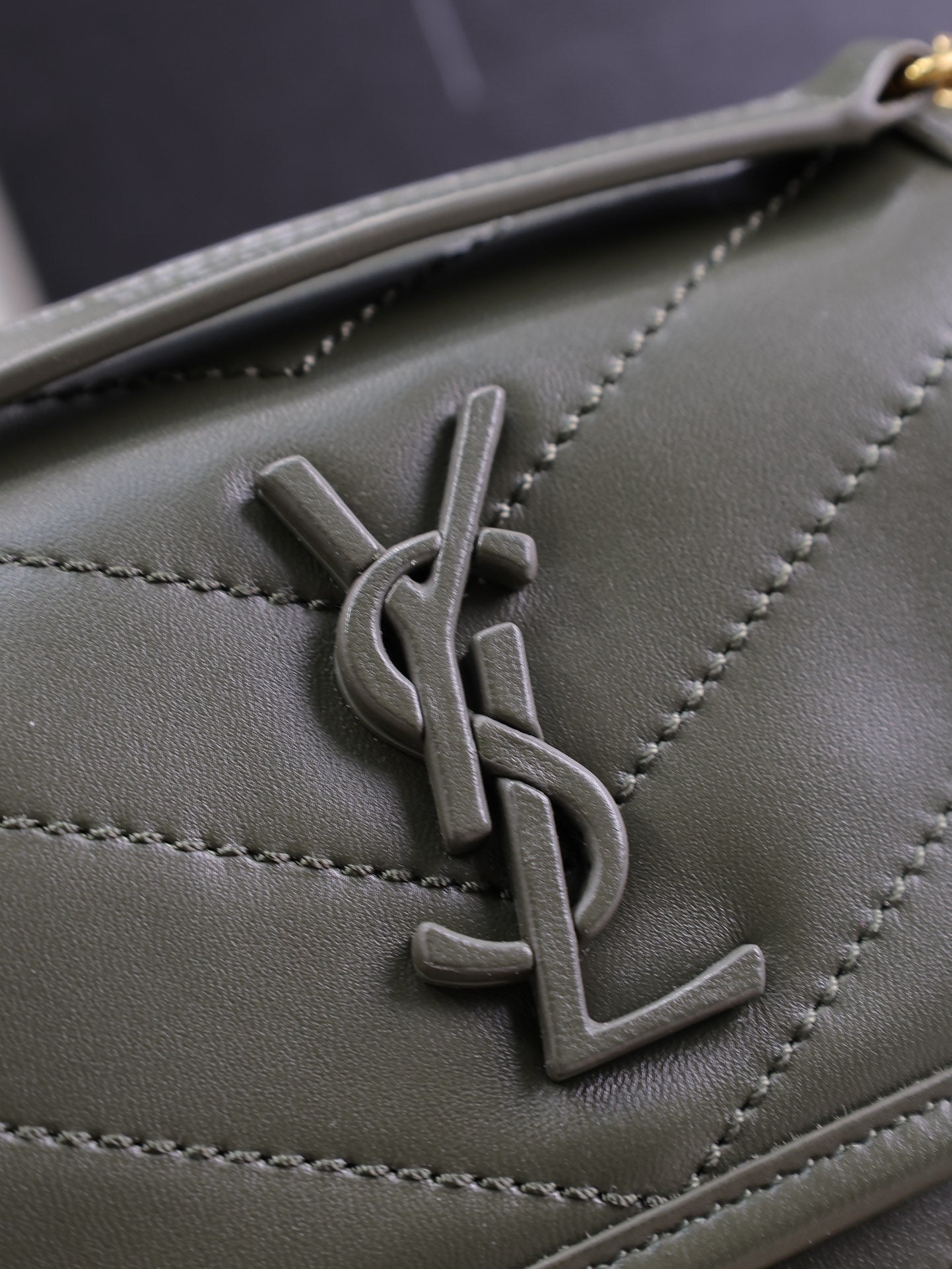 SAINT LAURENT NIKI BABY 22 IN UNIFORM GREEN LAMBSKIN GOLD CHAIN