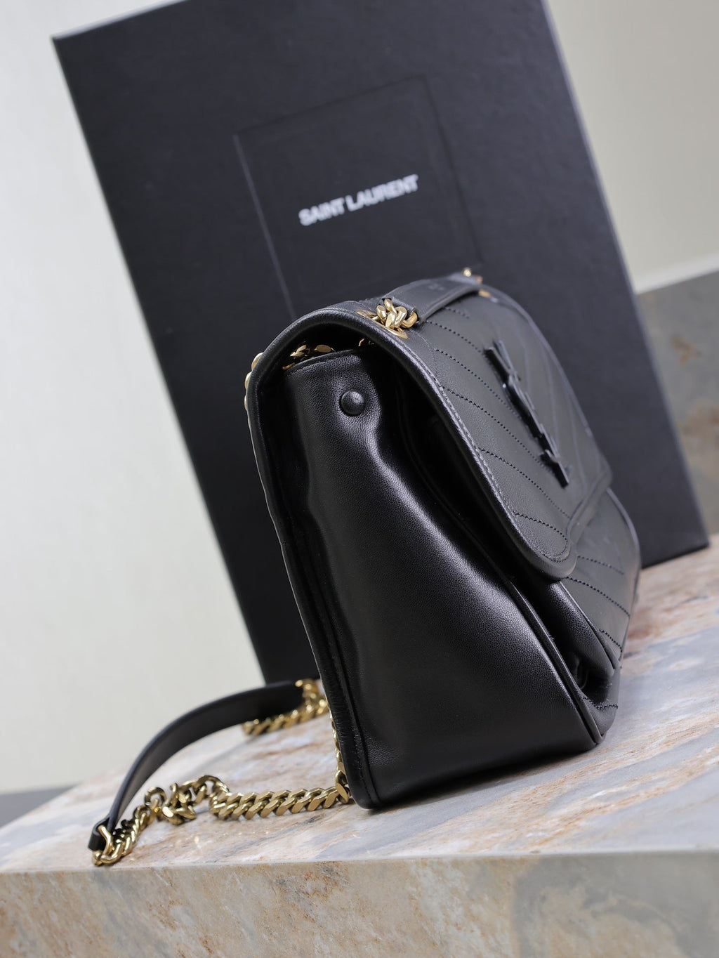 SAINT LAURENT NIKI MEDIUM 28 IN BLACK LAMBSKIN BLACK LOGO GOLD CHAIN