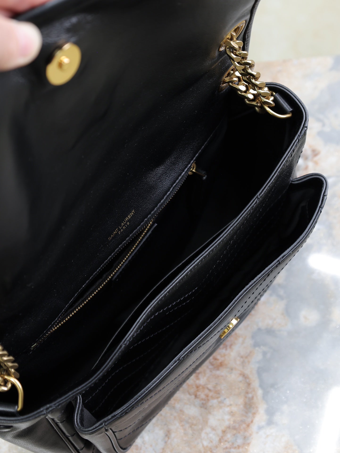 SAINT LAURENT NIKI MEDIUM 28 IN BLACK LAMBSKIN BLACK LOGO GOLD CHAIN