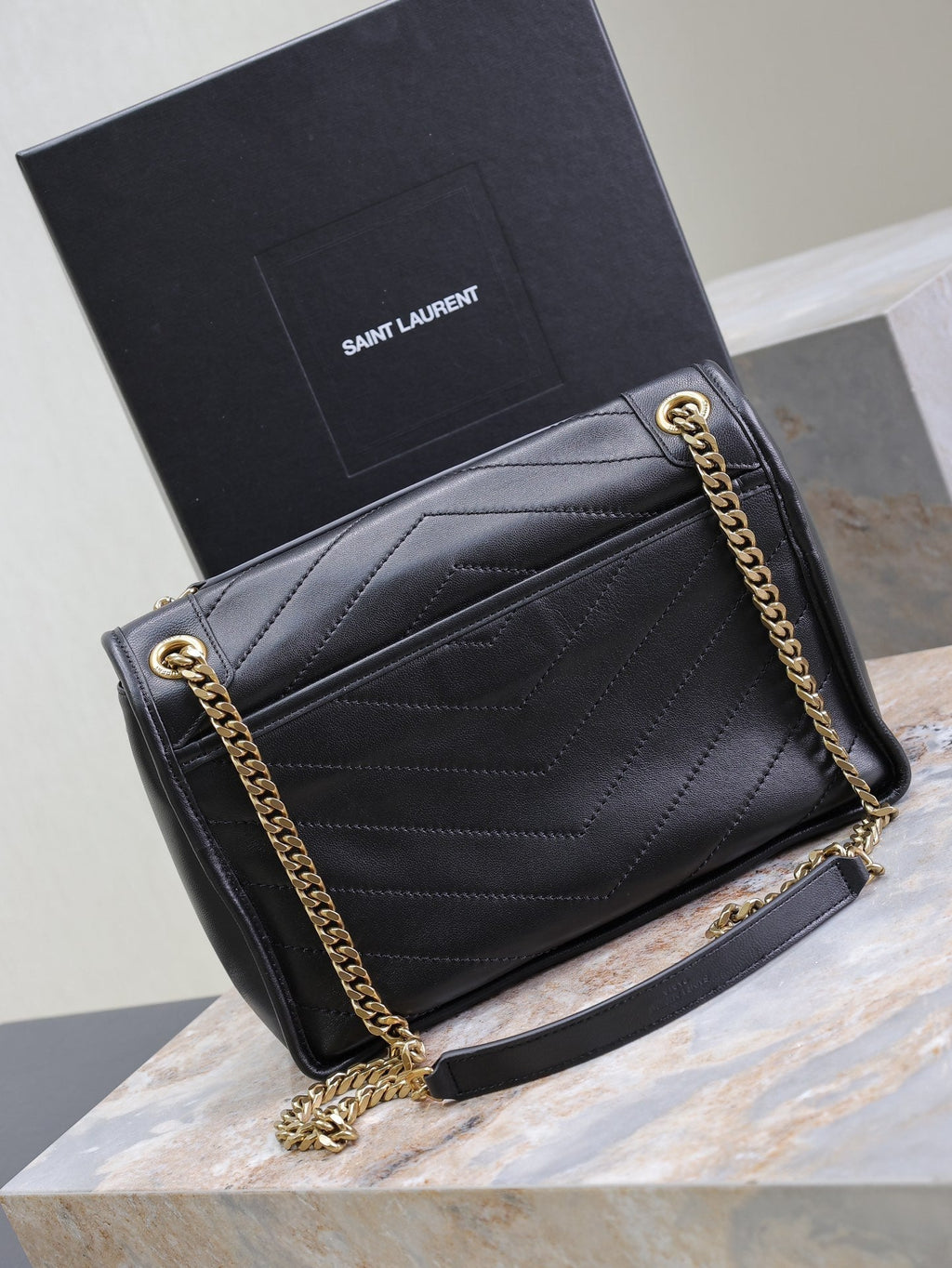 SAINT LAURENT NIKI MEDIUM 28 IN BLACK LAMBSKIN BLACK LOGO GOLD CHAIN