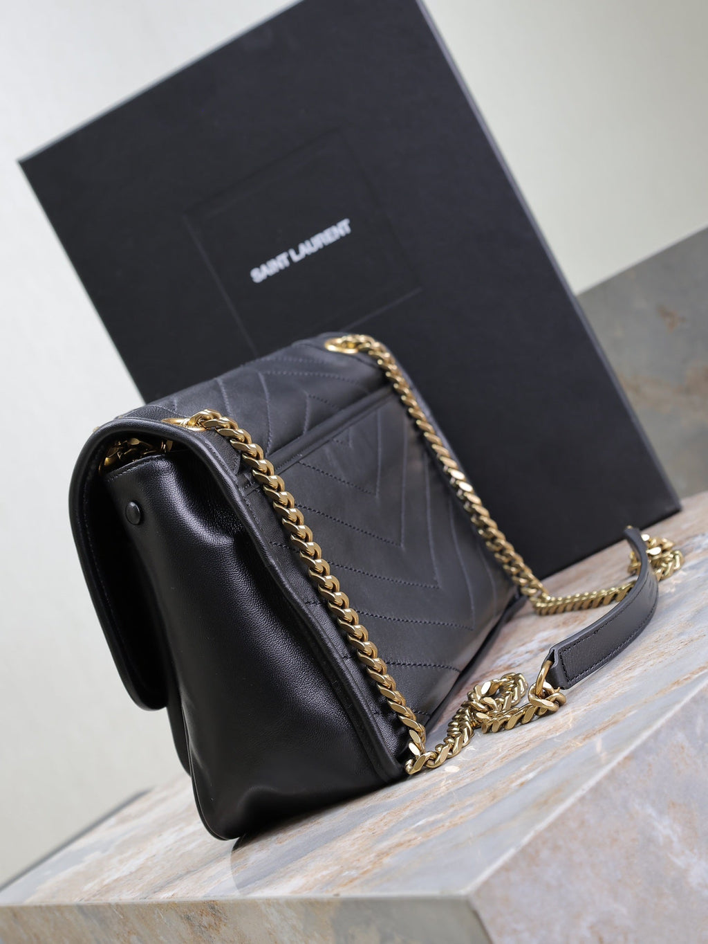 SAINT LAURENT NIKI MEDIUM 28 IN BLACK LAMBSKIN BLACK LOGO GOLD CHAIN