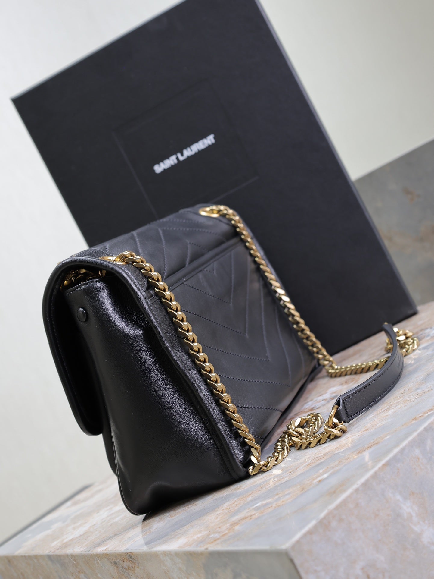 SAINT LAURENT NIKI MEDIUM 28 IN BLACK LAMBSKIN BLACK LOGO GOLD CHAIN