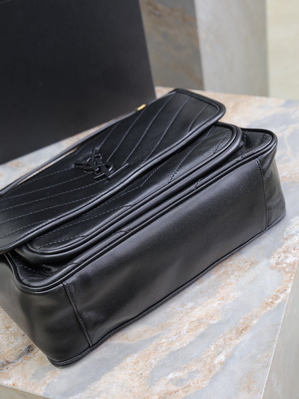 SAINT LAURENT NIKI MEDIUM 28 IN BLACK LAMBSKIN BLACK LOGO GOLD CHAIN