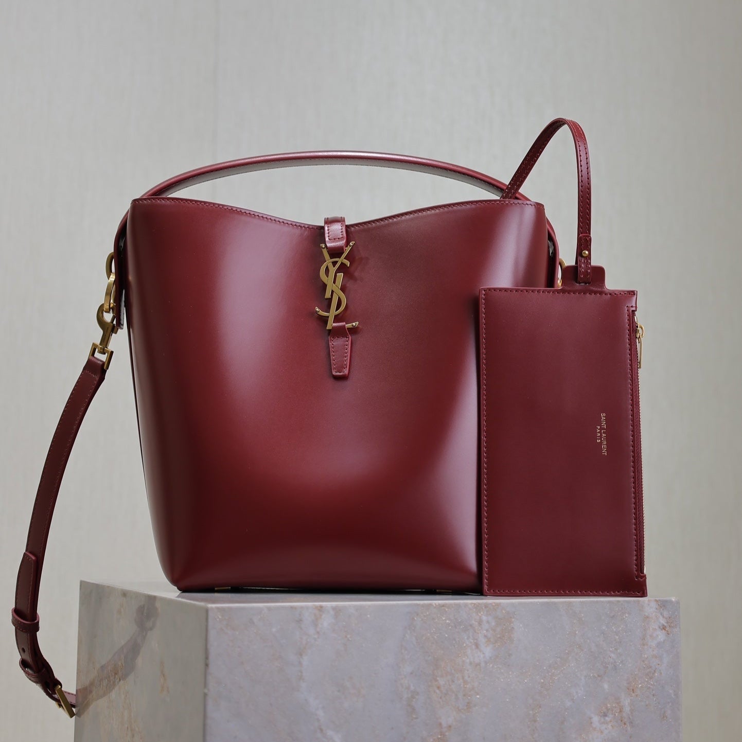 SAINT LAURENT YSL 25S LE 5 À 7 BUCKET 26 IN DARK BURGUNDY CALFSKIN GOLD HARDWARE