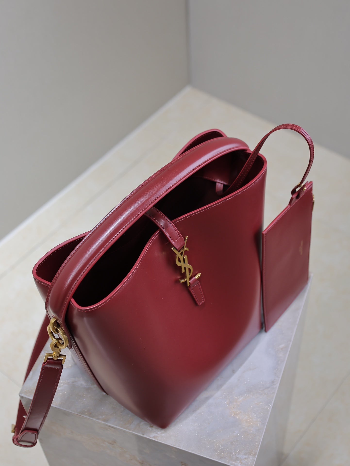 SAINT LAURENT YSL 25S LE 5 À 7 BUCKET 26 IN DARK BURGUNDY CALFSKIN GOLD HARDWRE