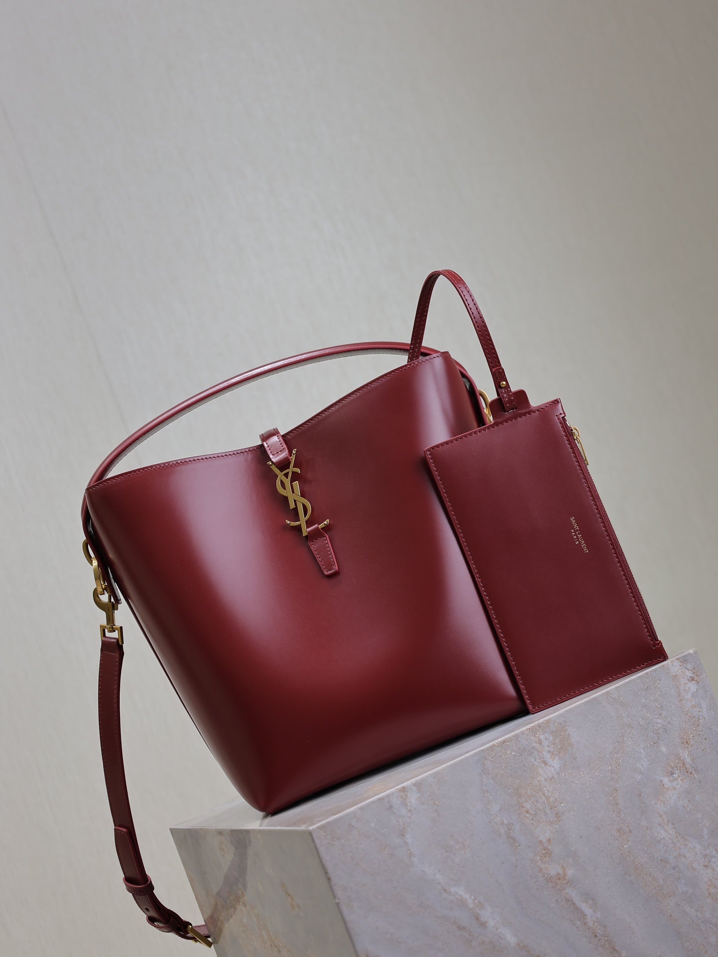 SAINT LAURENT YSL 25S LE 5 À 7 BUCKET 26 IN DARK BURGUNDY CALFSKIN GOLD HARDWRE