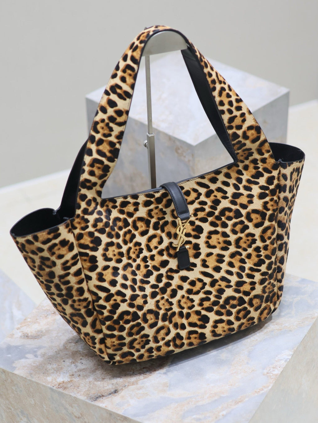 SAINT LAURENT LE 5 À 7 BEA TOTE BAG 50 IN LEOPARD PRINT LEATHER GOLD LOGO