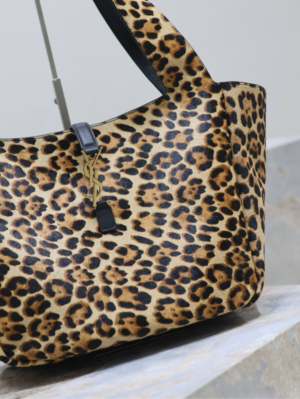 SAINT LAURENT LE 5 À 7 BEA TOTE BAG 50 IN LEOPARD PRINT LEATHER GOLD LOGO